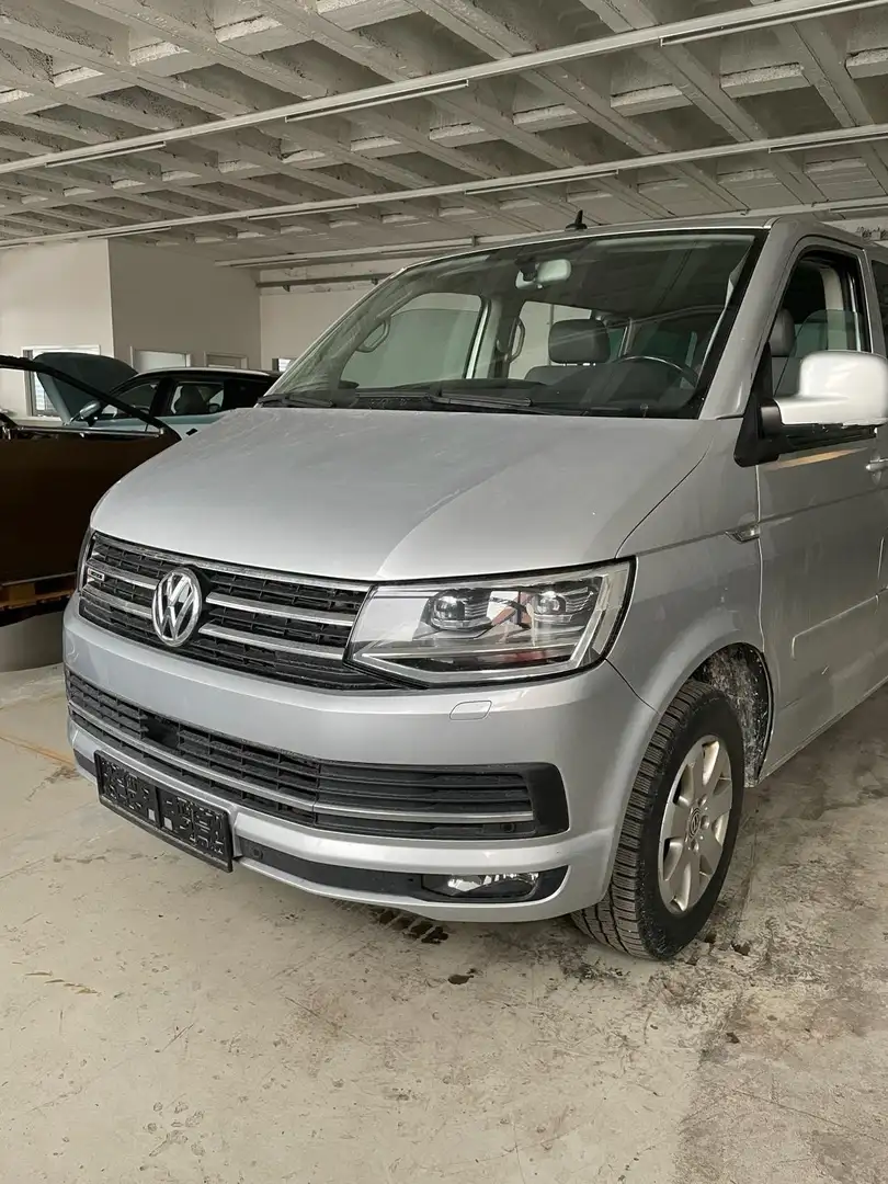 Volkswagen T5 Multivan Highline 2,5 TDI 4motion srebrna - 1