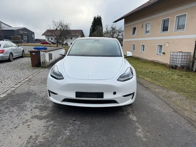Tesla Model Y Long Range Dual AWD
