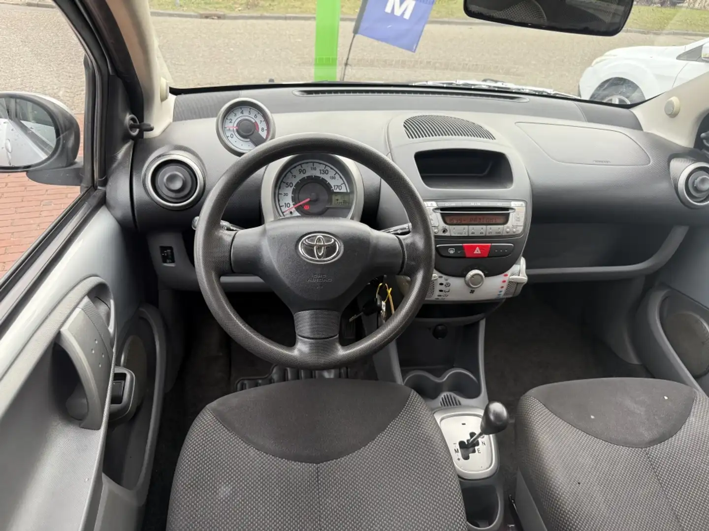 Toyota Aygo 1.0-12V Comfort 5drs AUTOMAAT Grau - 2