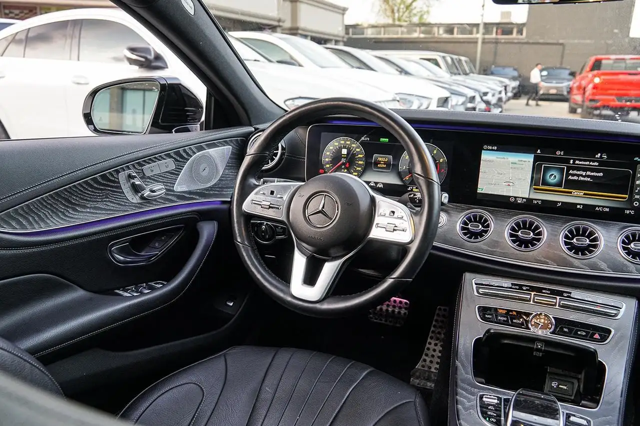 Mercedes-Benz CLS снимка Mercedes-Benz CLS