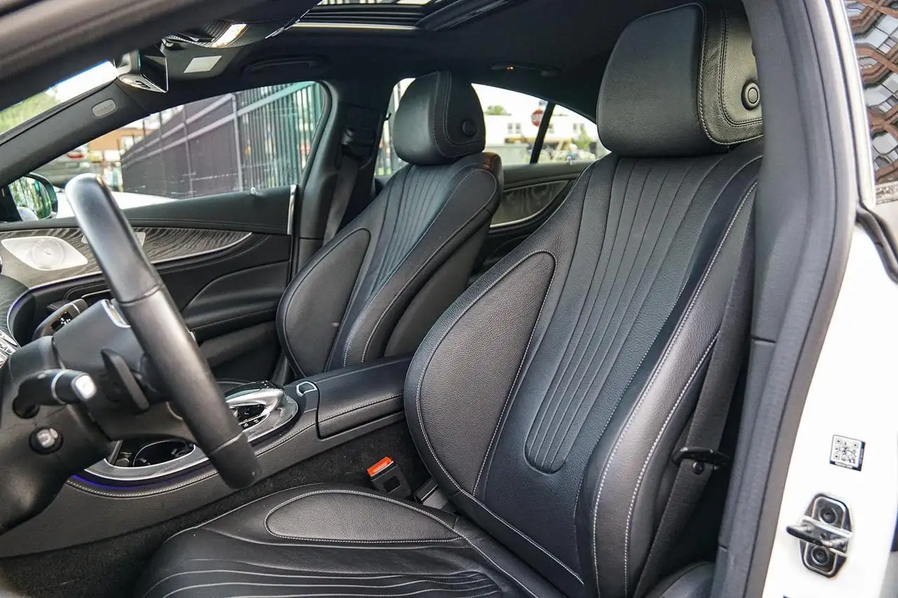 Mercedes-Benz CLS снимка Mercedes-Benz CLS
