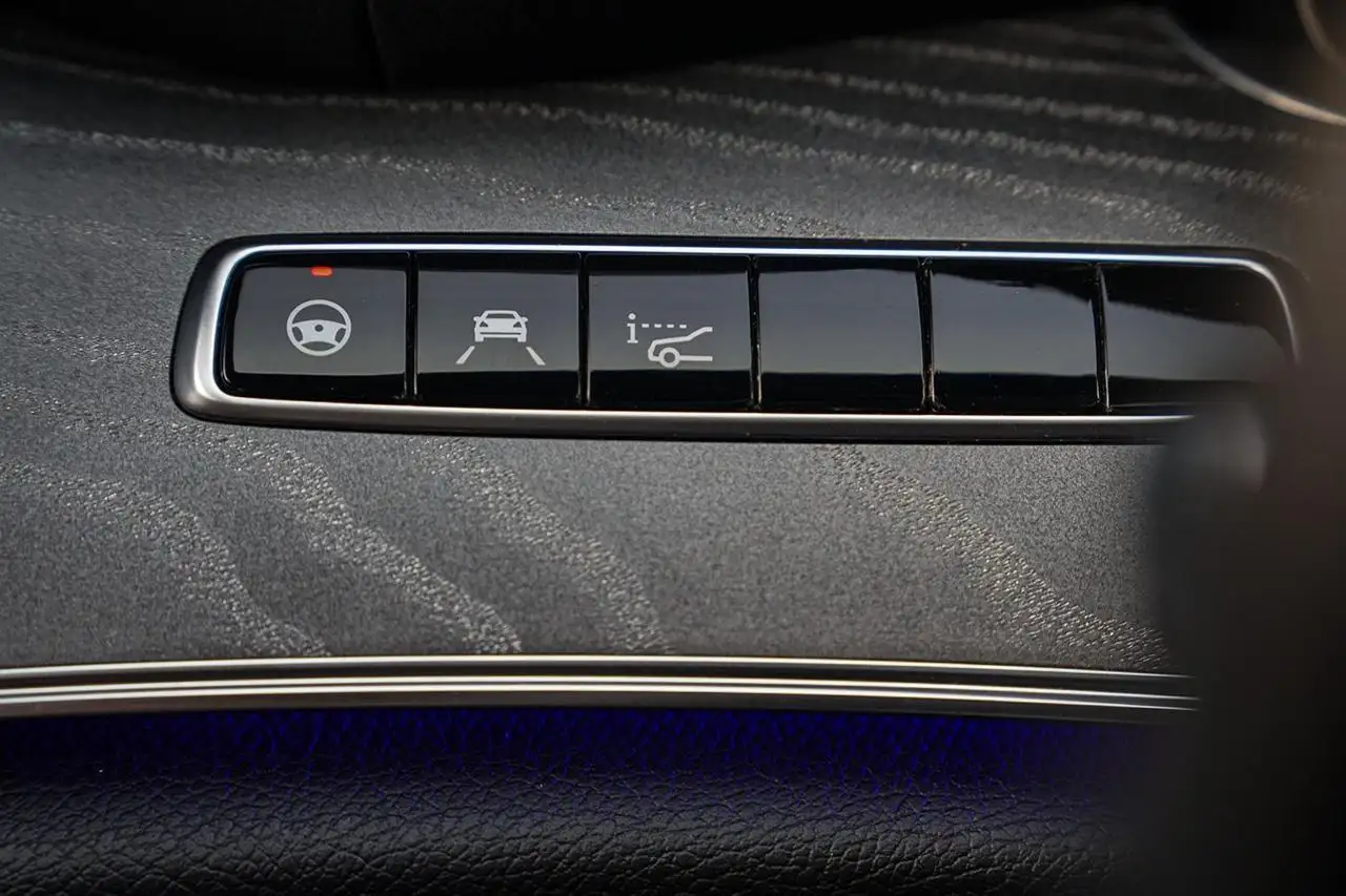 Mercedes-Benz CLS снимка Mercedes-Benz CLS