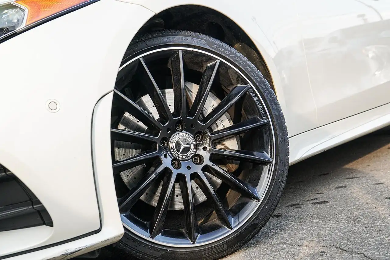 Mercedes-Benz CLS снимка Mercedes-Benz CLS