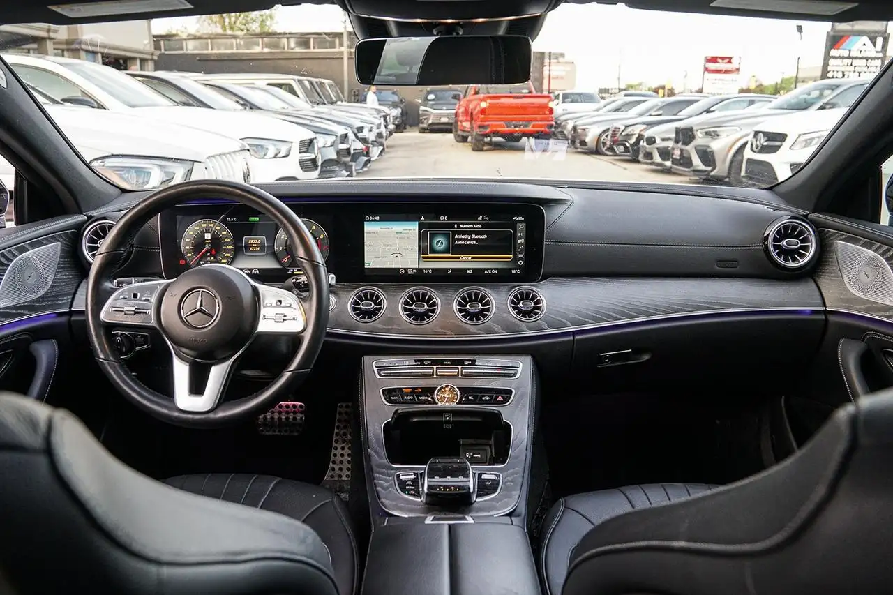 Mercedes-Benz CLS снимка Mercedes-Benz CLS