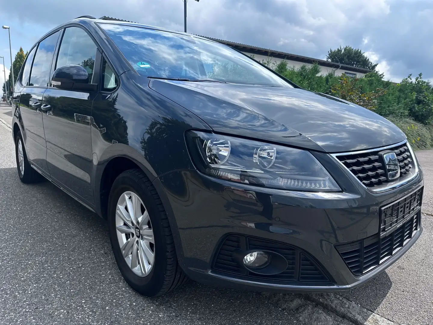 SEAT Alhambra Style 7Sitzer Grau - 1