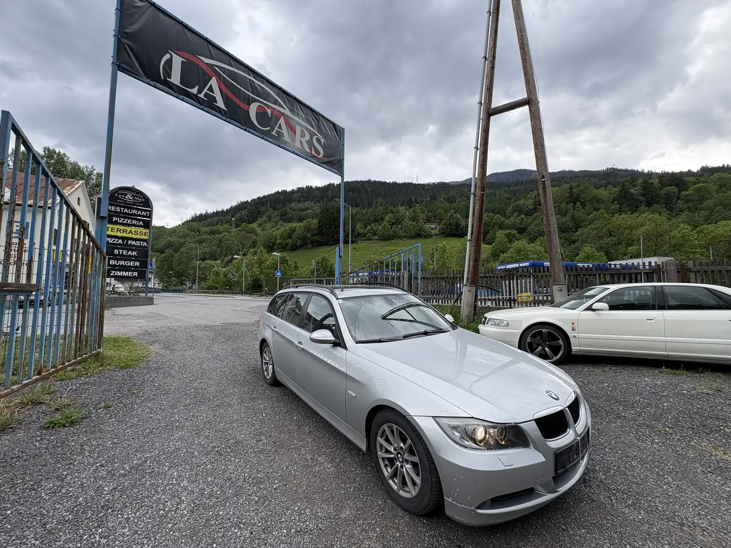 BMW 318 318d Touring Österreich-Paket - 1