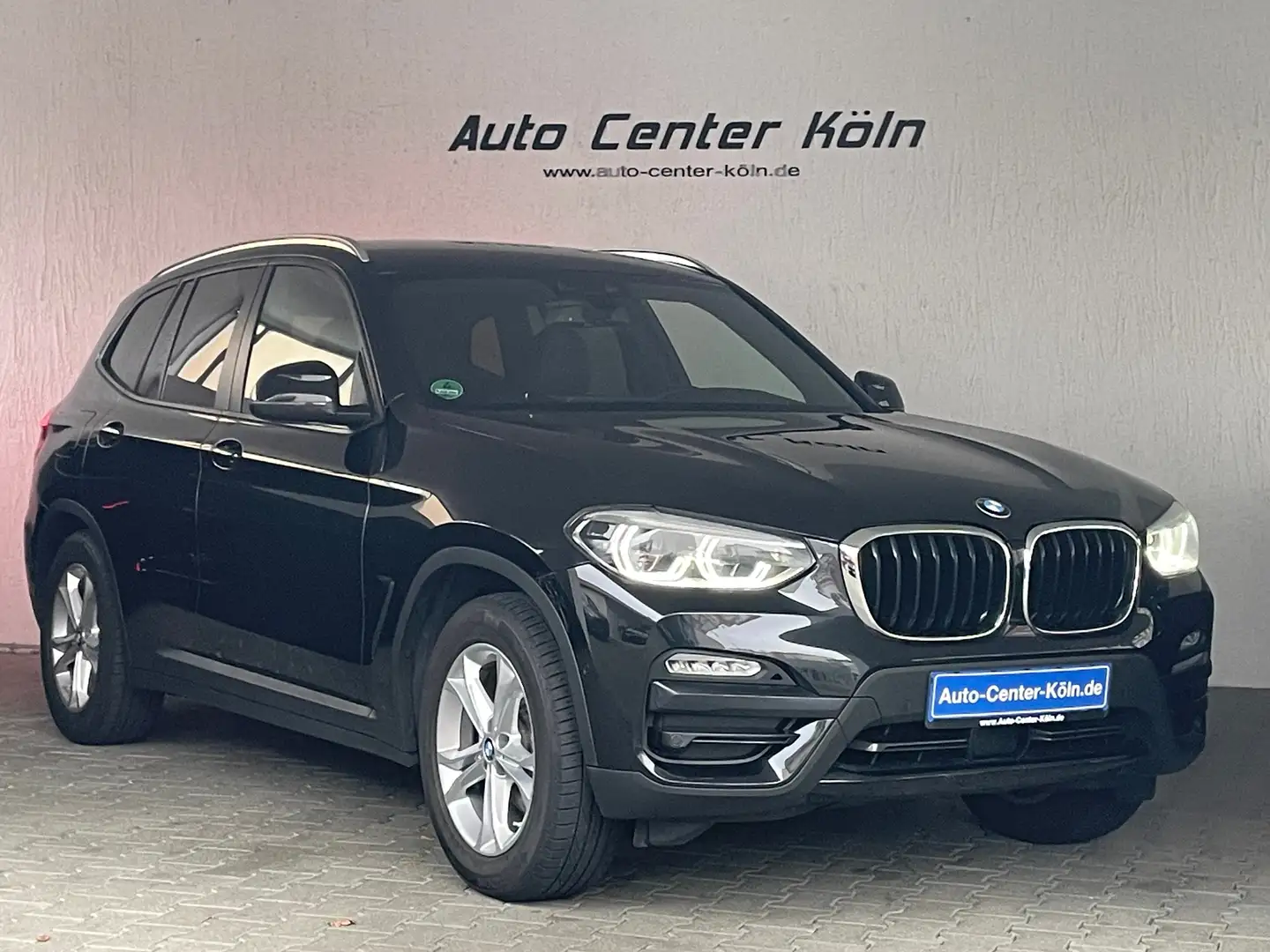 BMW X3 xDrive 20 d*NAVI*LED*KAMERA*AHK* Noir - 2