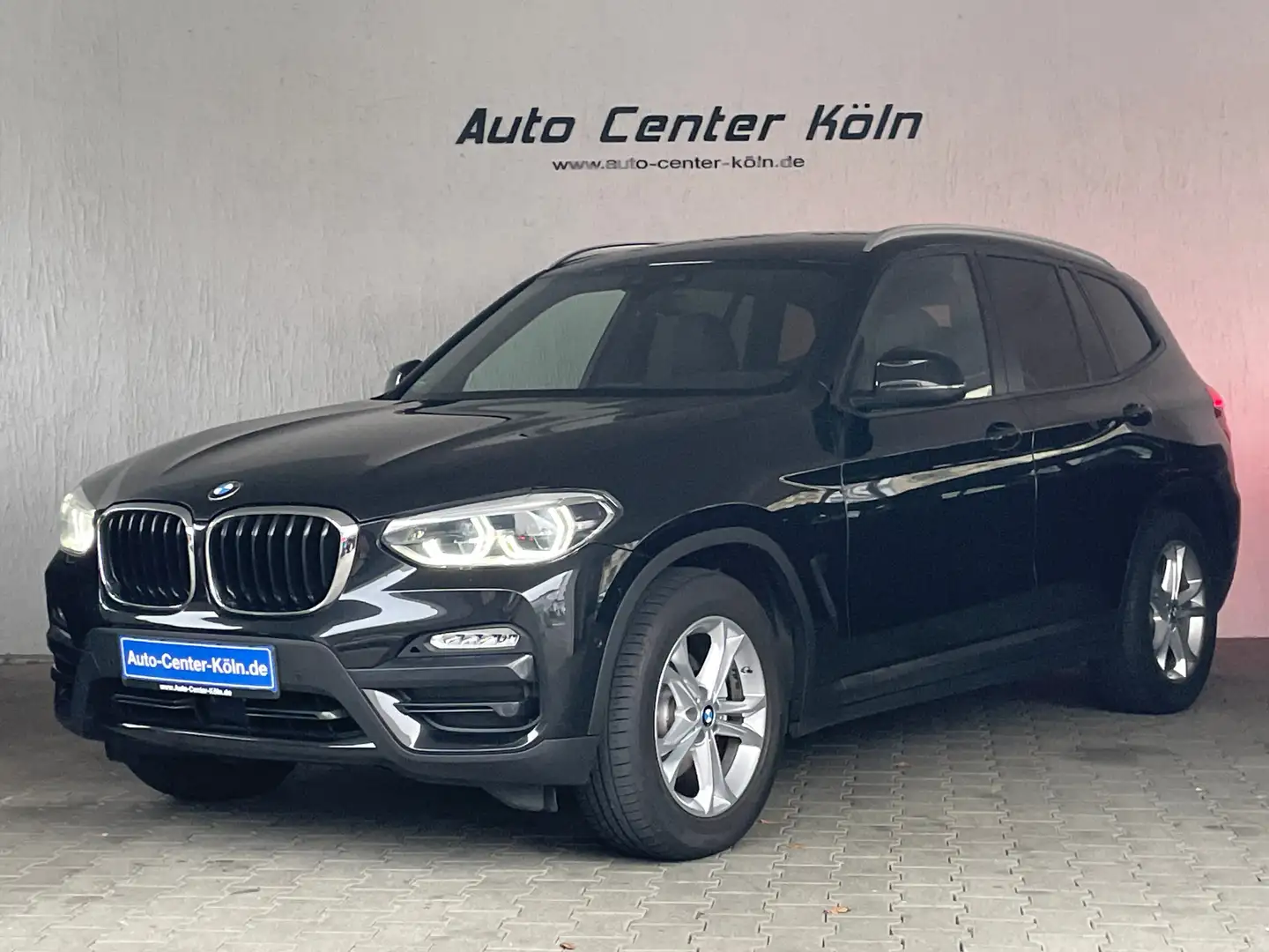 BMW X3 xDrive 20 d*NAVI*LED*KAMERA*AHK* Noir - 1