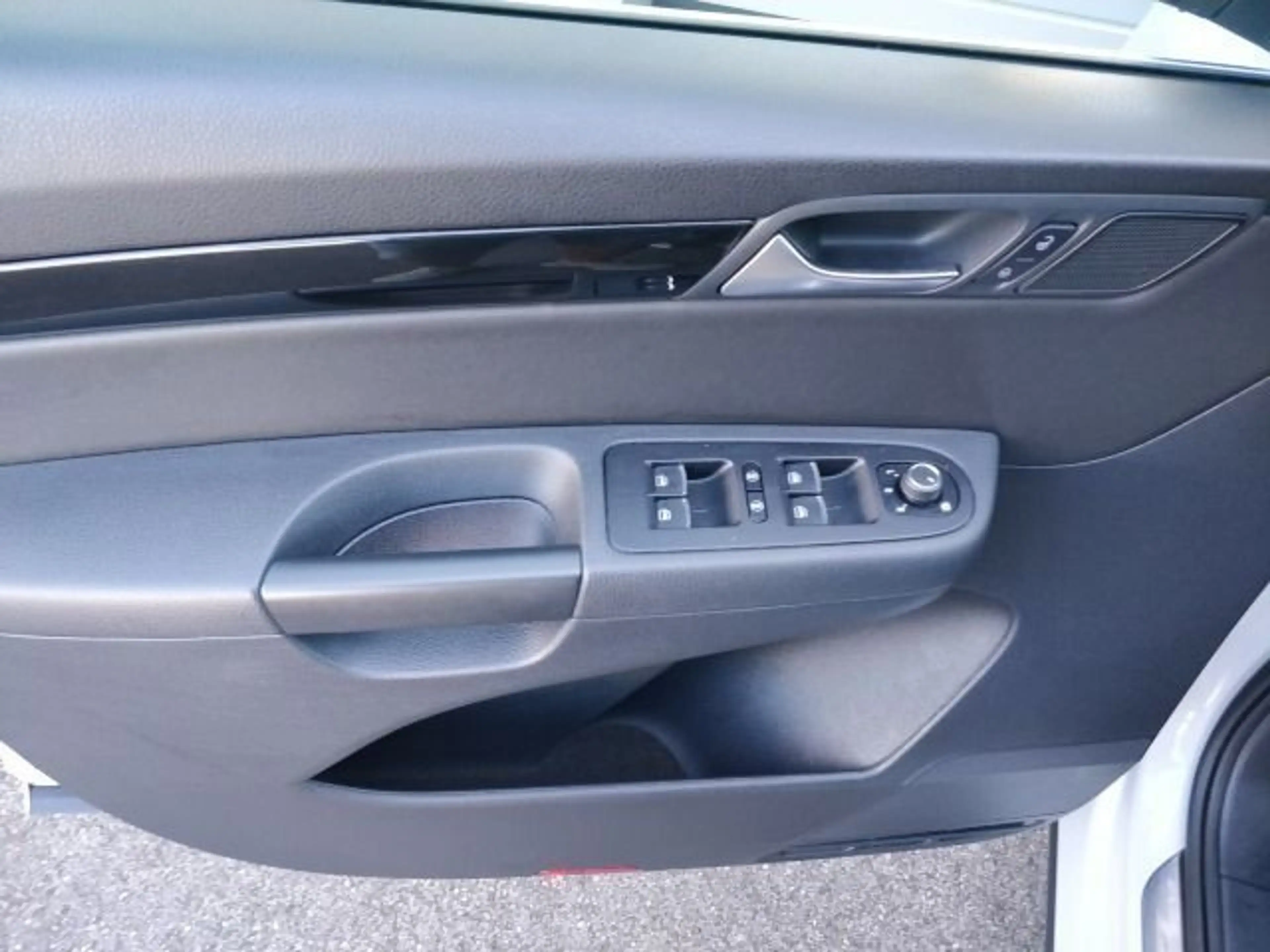 SEAT Alhambra 2.0 TDI FR-Line 177PS PANO 7SITZ LEDER — photo 9