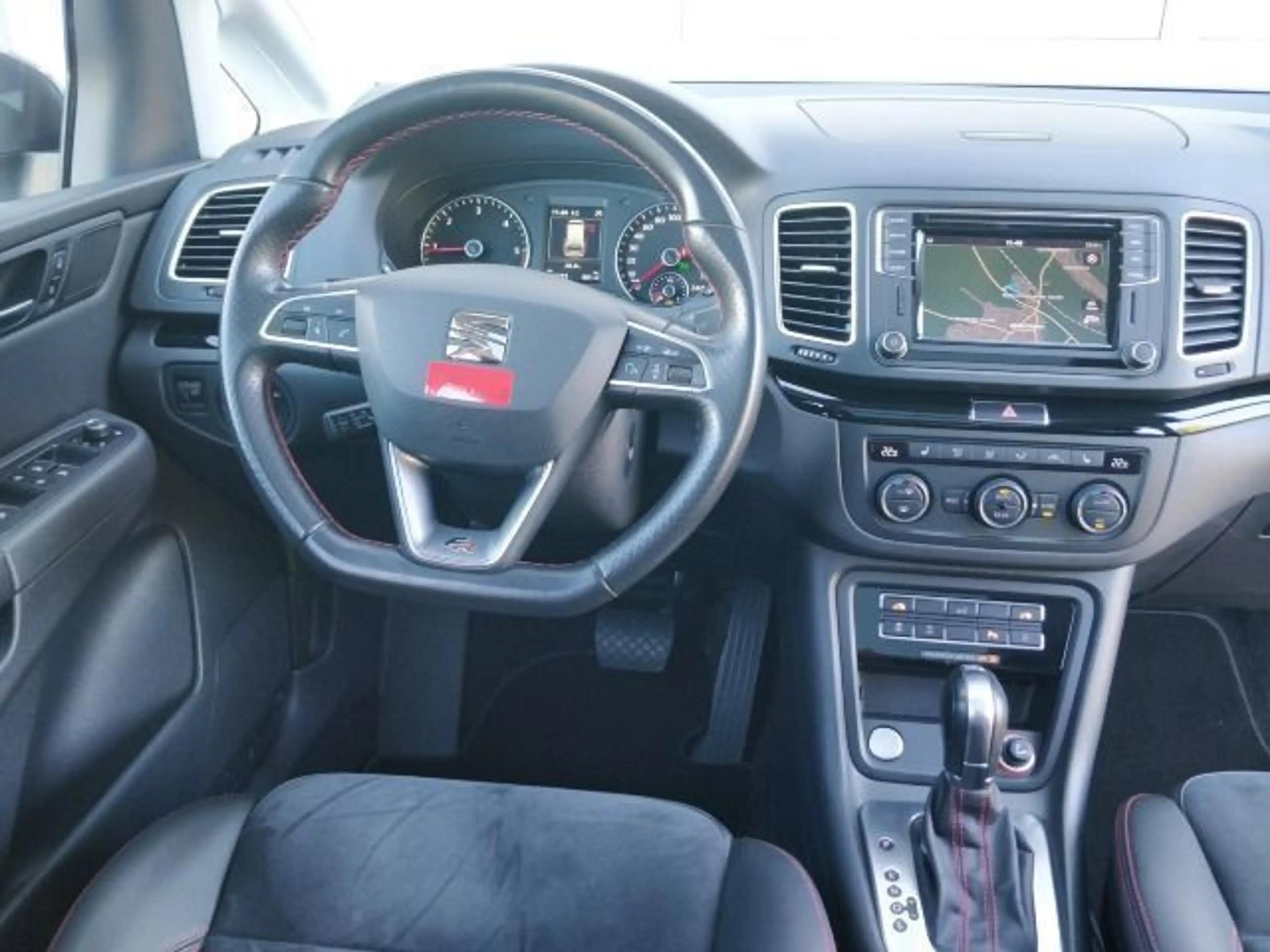 SEAT Alhambra 2.0 TDI FR-Line 177PS PANO 7SITZ LEDER — photo 16