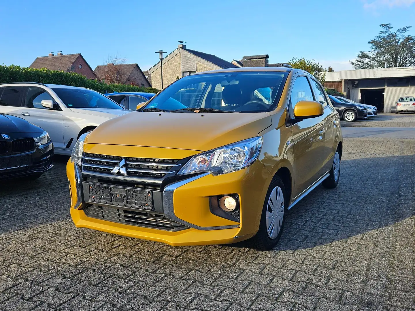 Mitsubishi Space Star Spirit 1. Hand Euro6 wenig KM Gold - 1