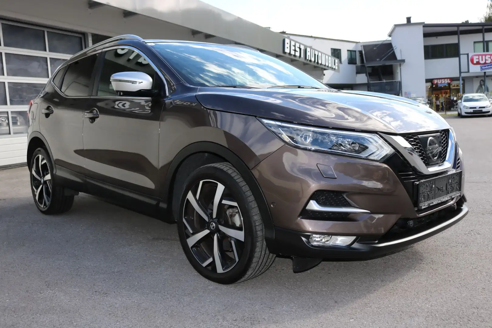 Nissan Qashqai 1,6 dCi Tekna Aut. Braun - 2