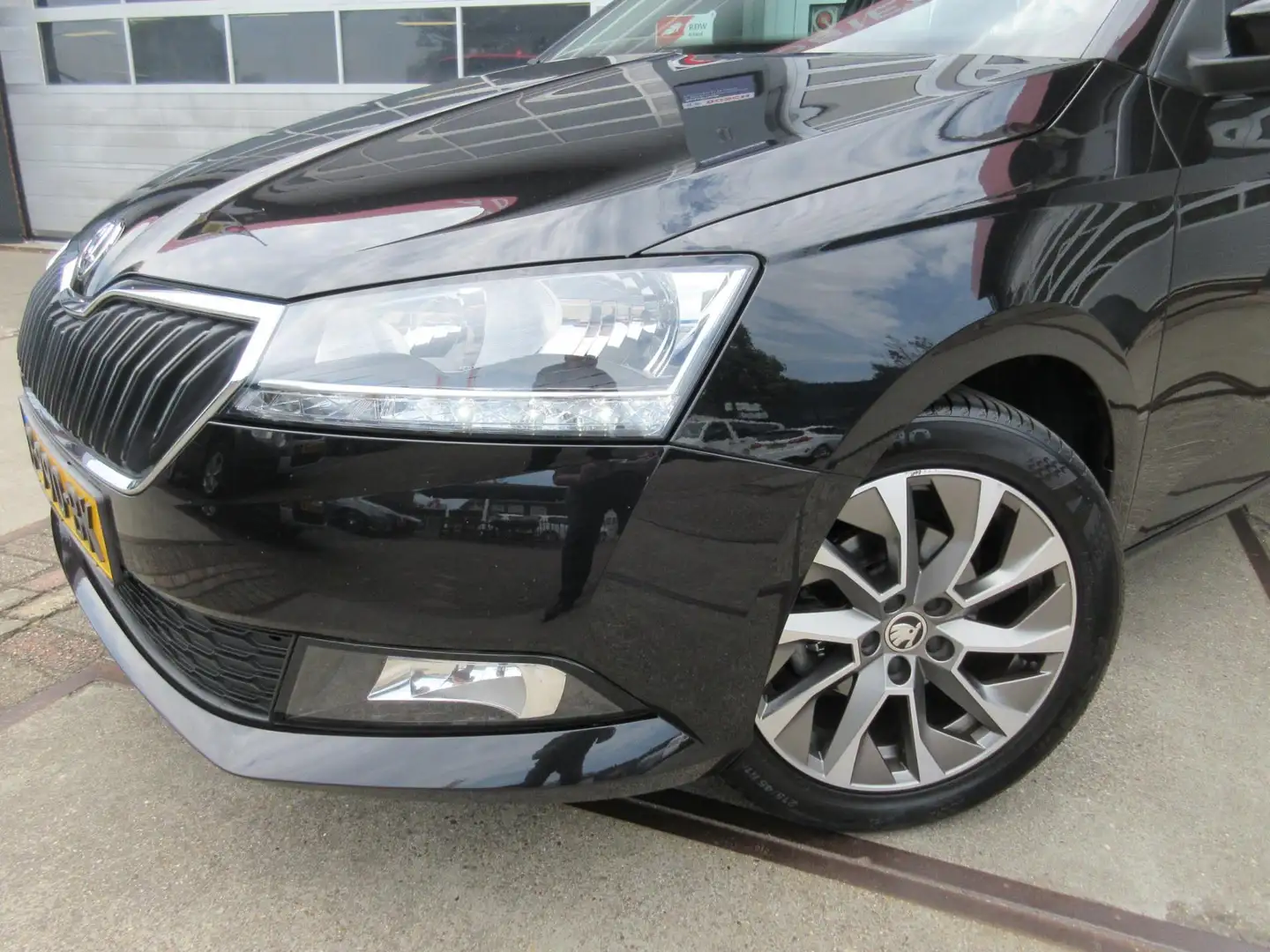 Skoda Fabia Combi 1.0 TSI Business Edition / Carplay / Navi / Noir - 2