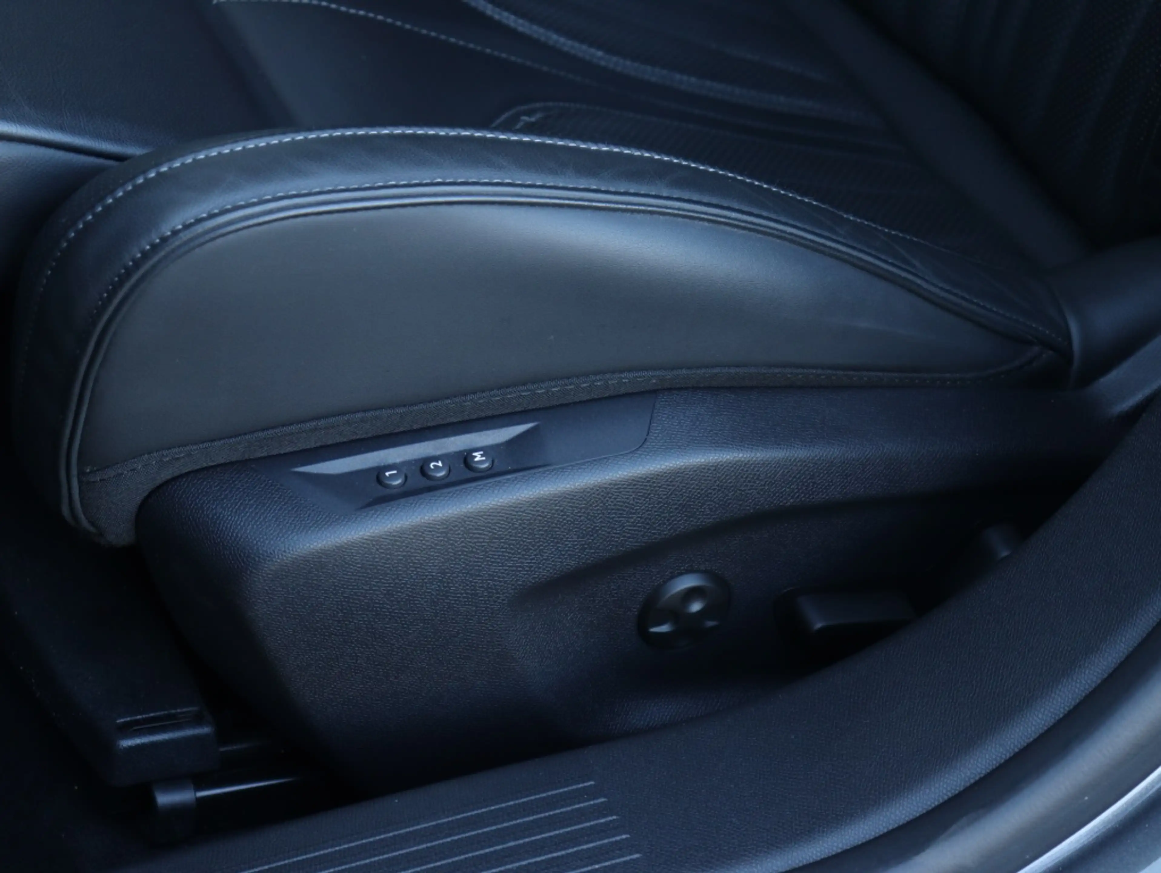DS Automobiles DS 4 E-Tense 225 PK Rivoli | Leder | HUD | FOCAL | Wint — photo 8
