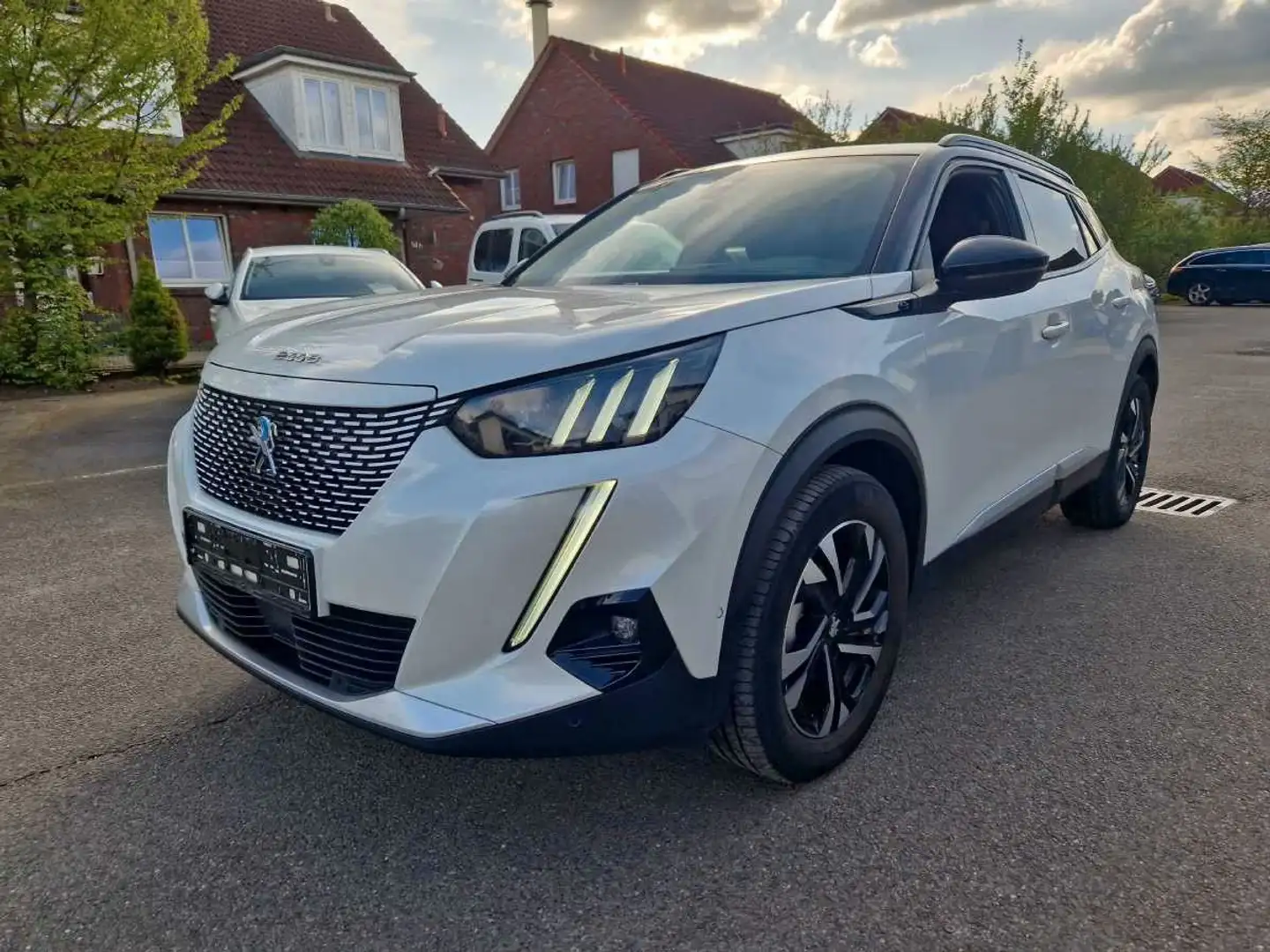 Peugeot 2008 electric drive 57 kW e GT Weiß - 1