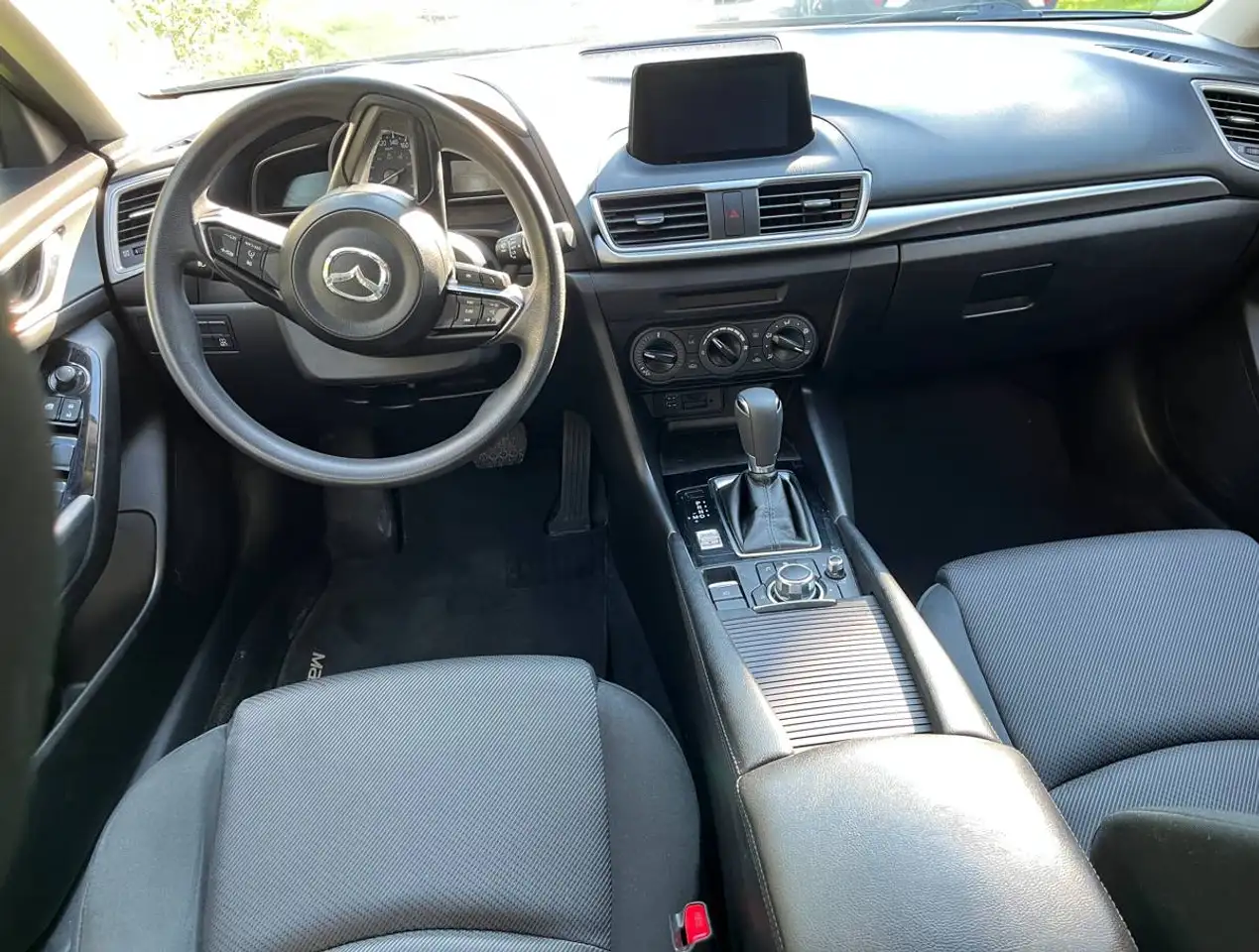Mazda 3 снимка Mazda 3