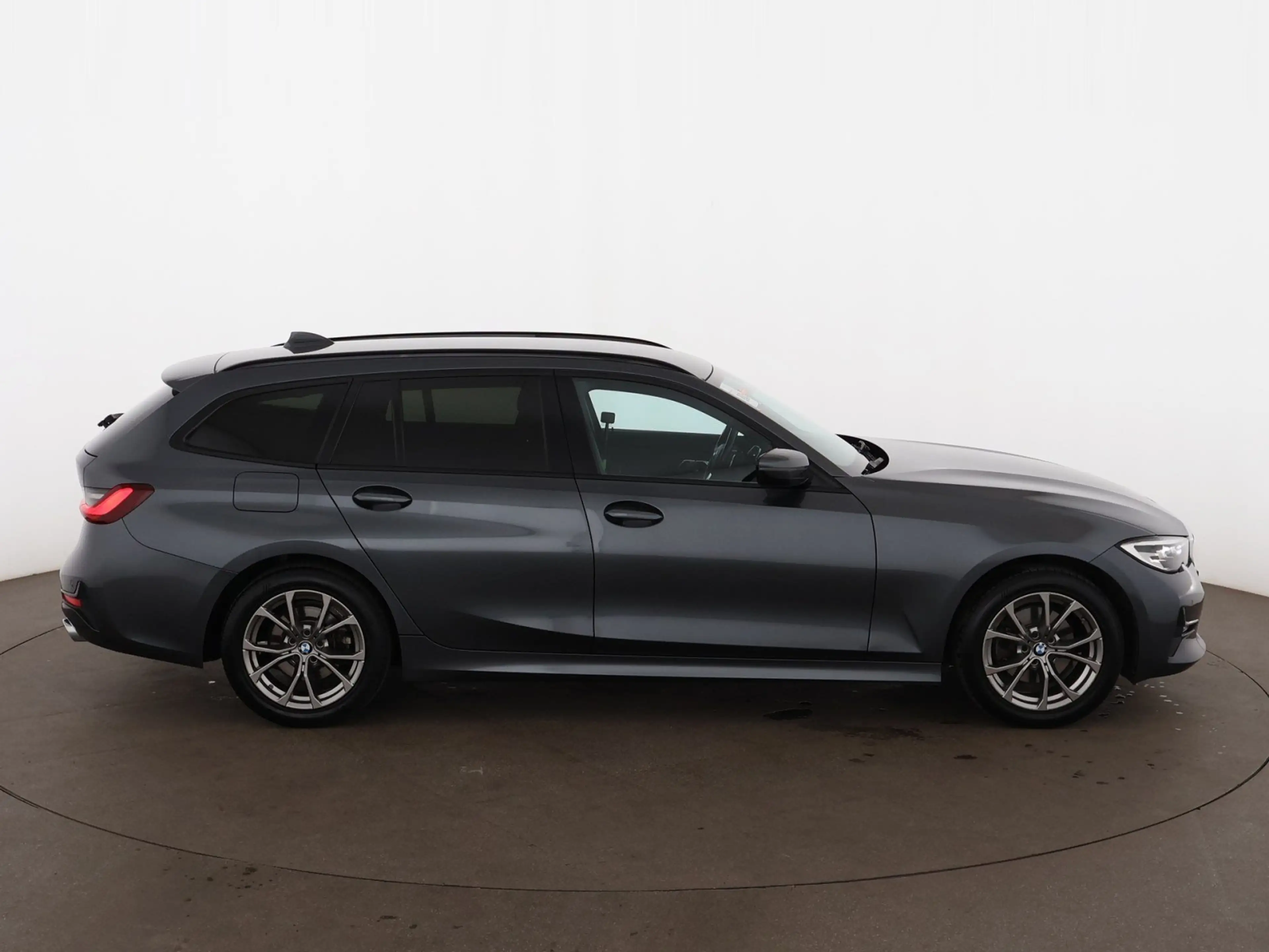 BMW 320 d xDrive Touring Sport Aut LED NAVI LEDER — photo 11
