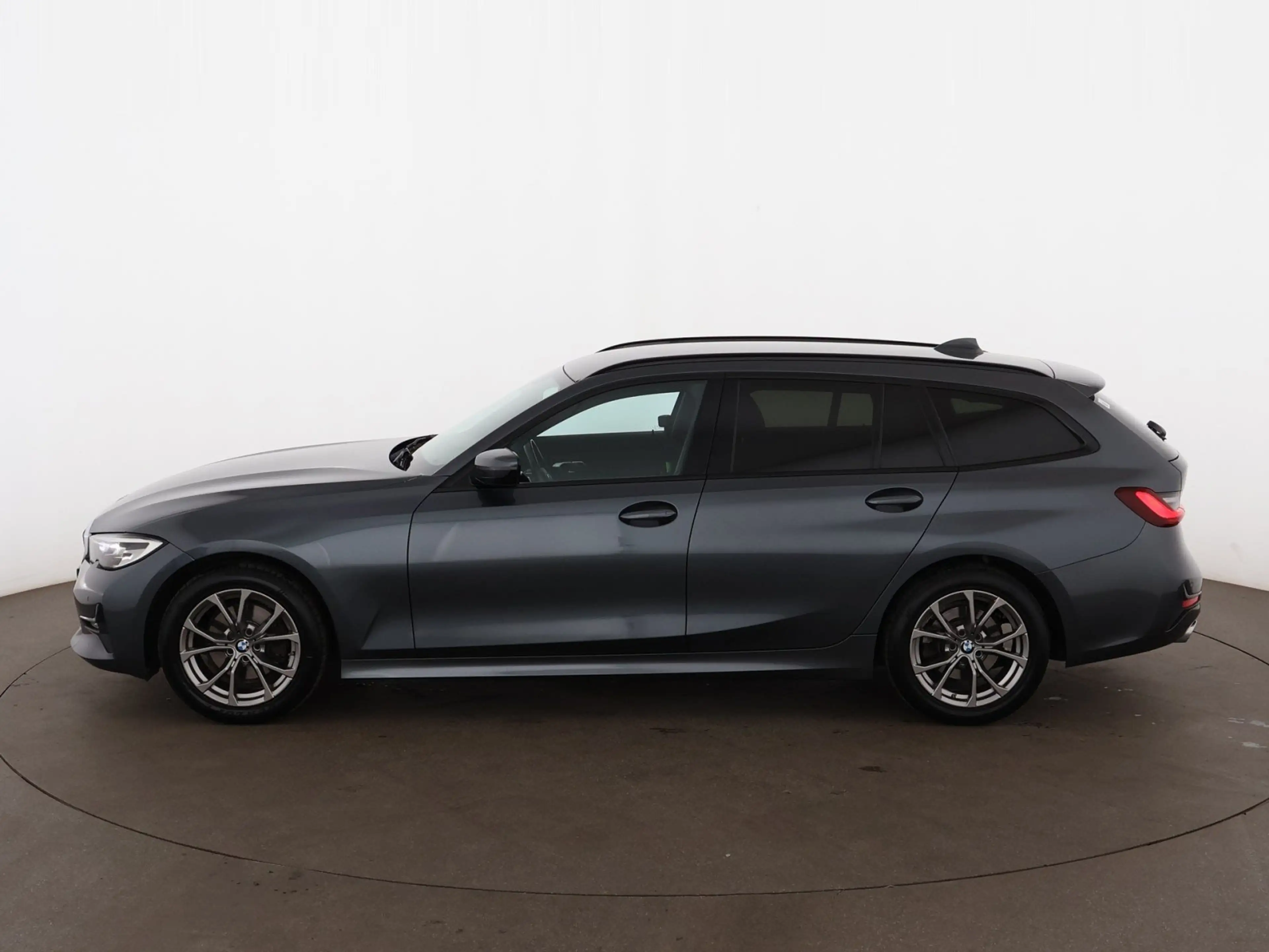 BMW 320 d xDrive Touring Sport Aut LED NAVI LEDER — photo 7
