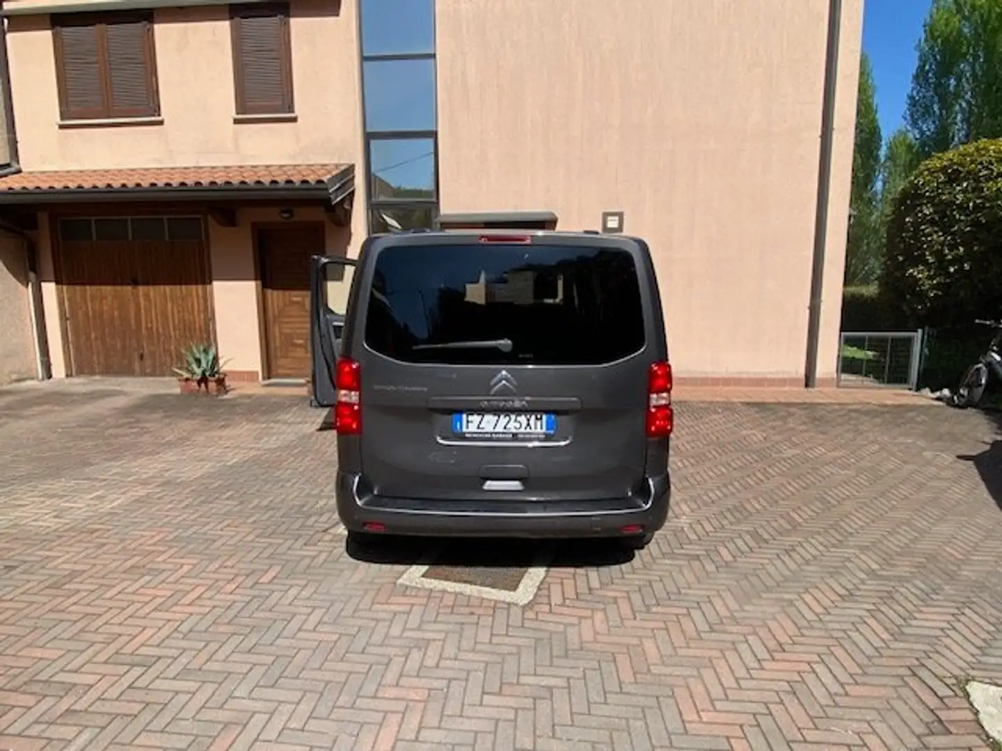Citroen Spacetourer FEEL M180EAT8 Grigio - 1