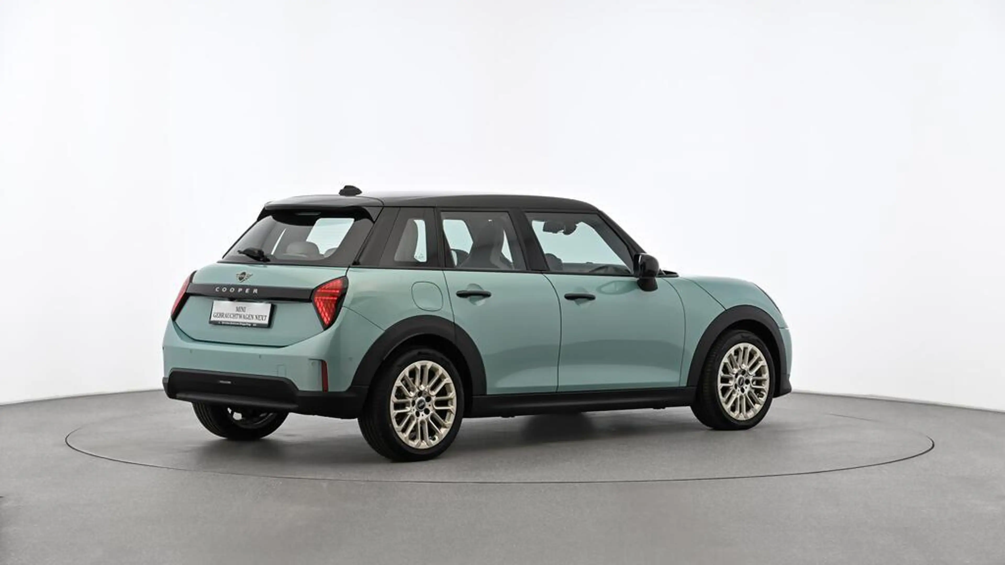 MINI Cooper C Favoured Trim — photo 4
