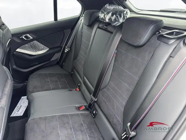 BMW 1 Series view 5