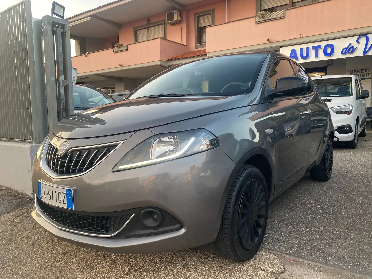 Lancia Ypsilon 1.0 hybrid 70Cv 5posti SILVER - PREZZO REALE! Grigio - 1