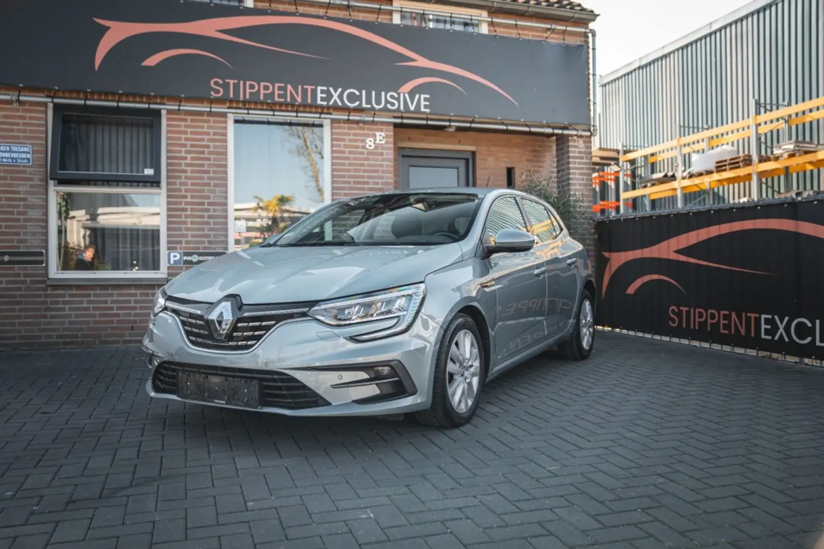 Renault Megane 1.6 E-Tech PH 160 HP INTENS FULL OPTION siva - 1