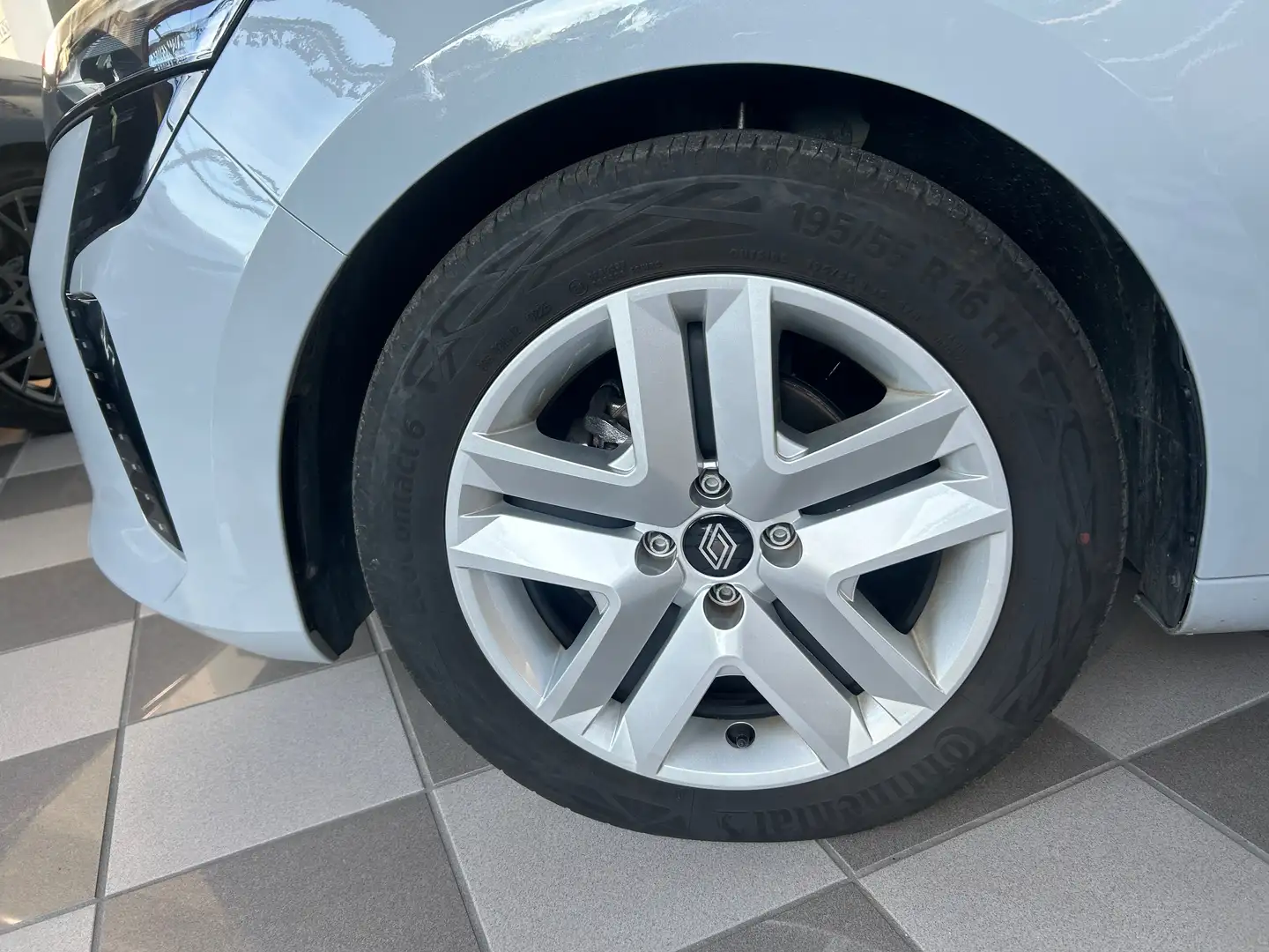 Renault Clio 1.0 tce Evolution 90cv Srebrny - 2