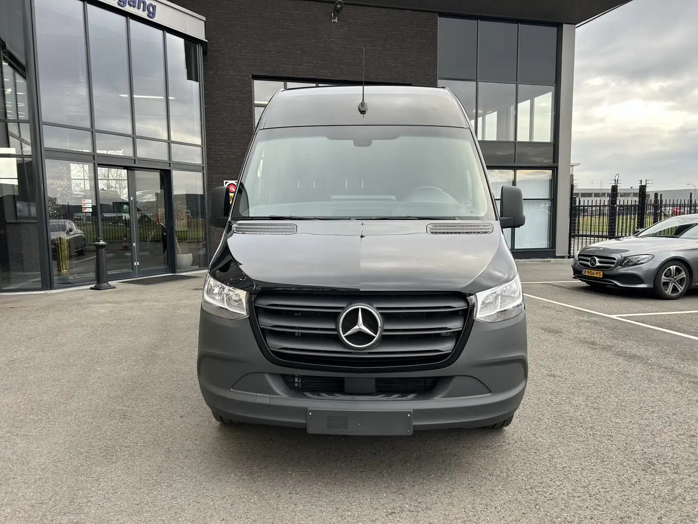 Mercedes-Benz Sprinter 317 CDI L2 H2 Automaat / MBUX / Camera / Carplay n Noir - 2