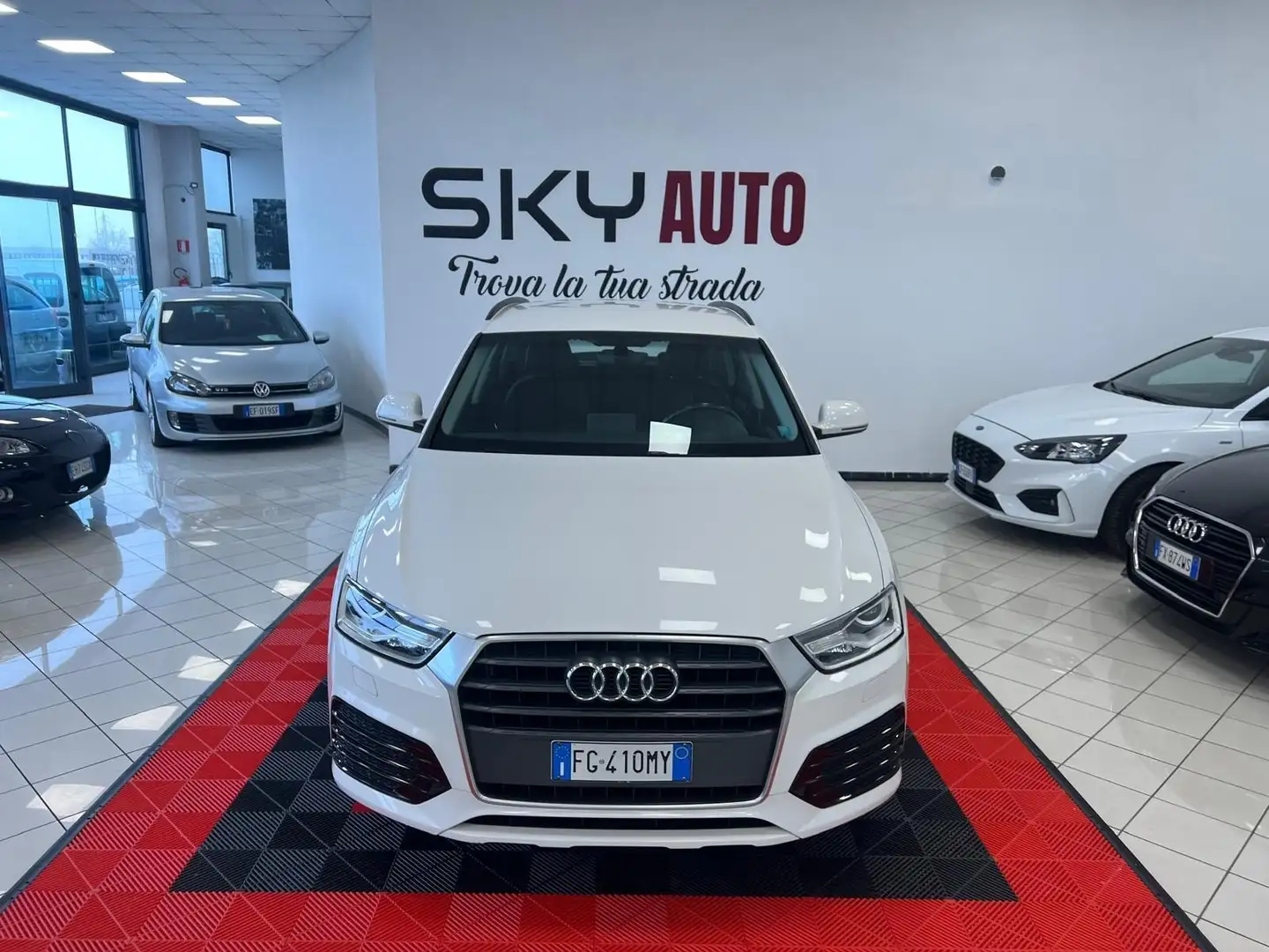 Audi Q3 2.0 TDI 120 CV Business Bianco - 1