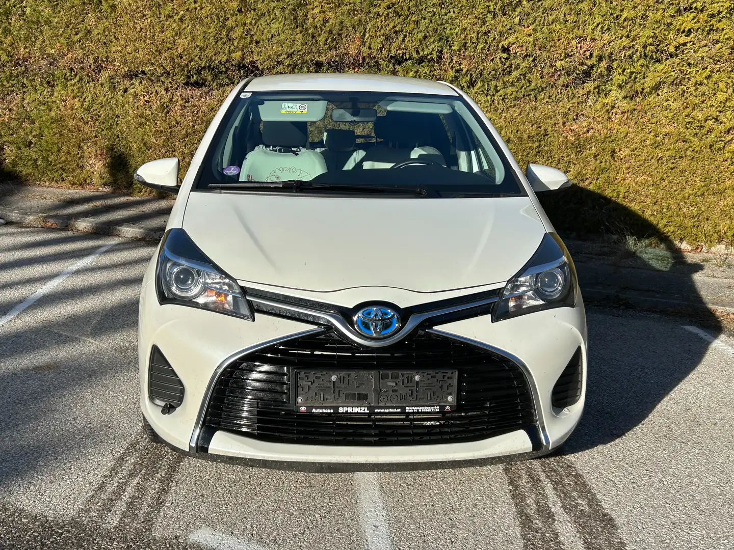 Toyota Yaris 1,5 VVT-i Hybrid Active Weiß - 1