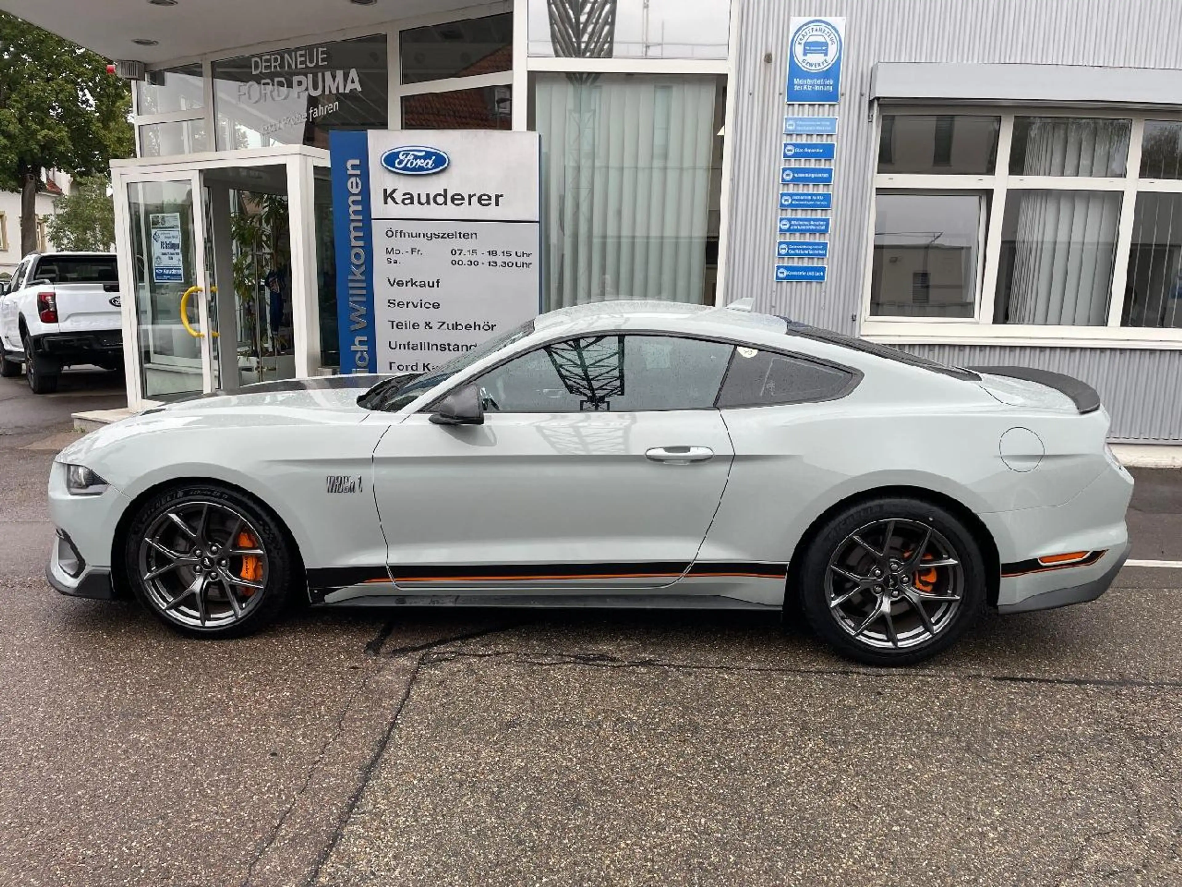 Ford Mustang Mach 1 Fastback — photo 4