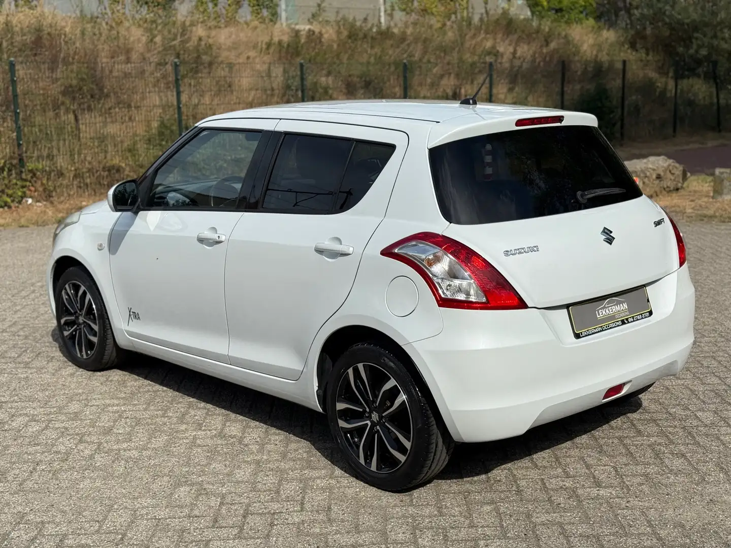 Suzuki Swift 1.2 Exclusive X-TRA CRUISE I LEER I WEINIG KM I NW - 2