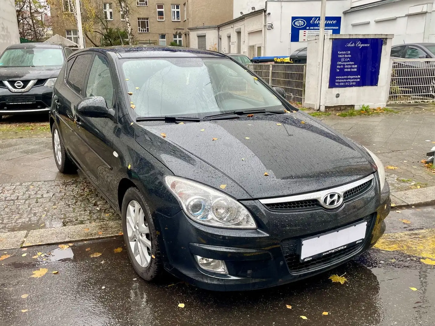 Hyundai i30 Premium Autm Schiebedach Leder Klima SHZ PDC Schwarz - 2