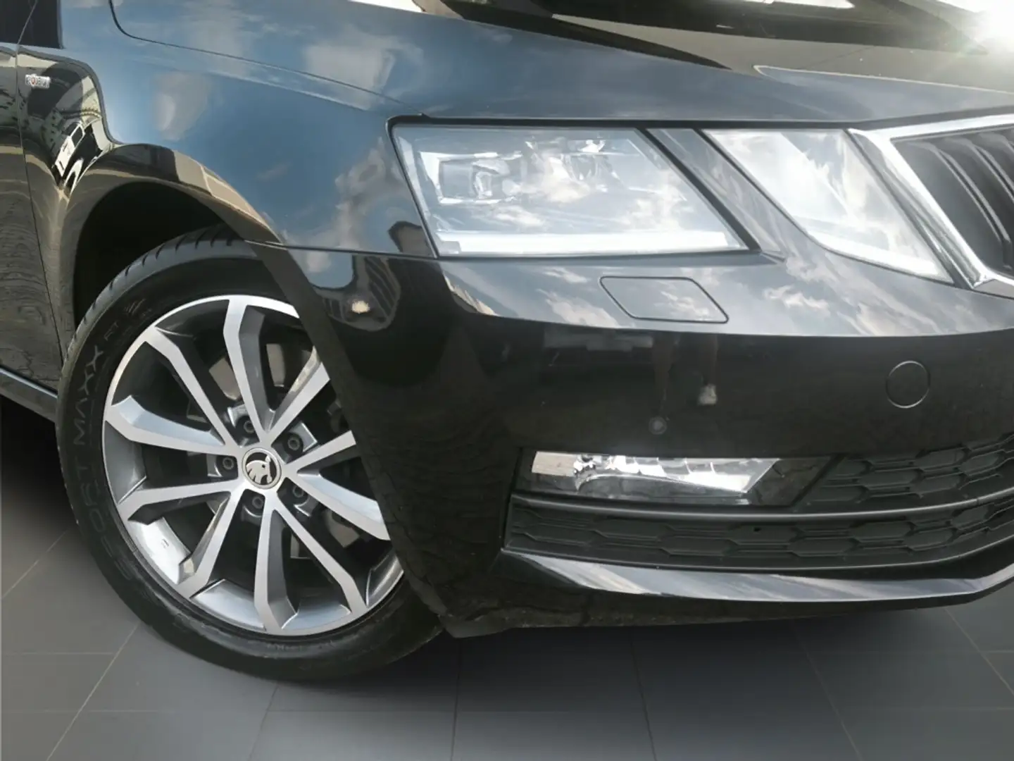 Skoda Octavia 2.0 TSI Combi DSG ''SOLEIL'' LED DAB ACC DCC KESSY Schwarz - 2