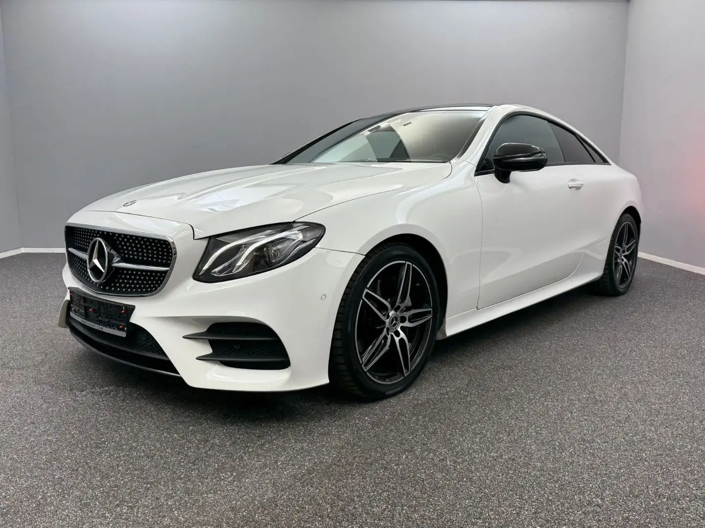Mercedes-Benz E 200 Coupe AMG-LINE*PANO*WIDE*AMBIENT-LIGHT*19Z Weiß - 1