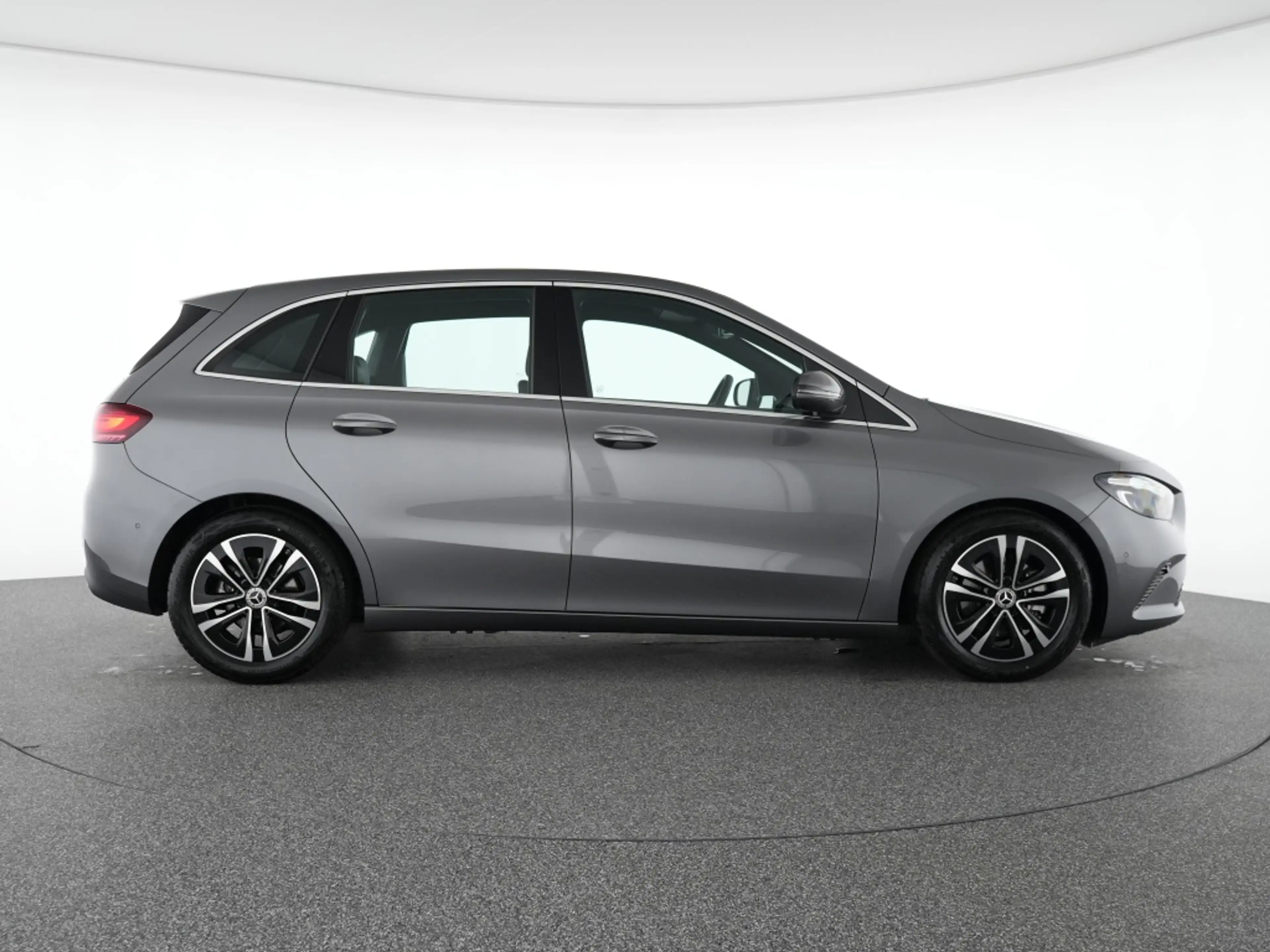 Mercedes-Benz B 180 Progressive Advanced Kamera Winter Navi — photo 5