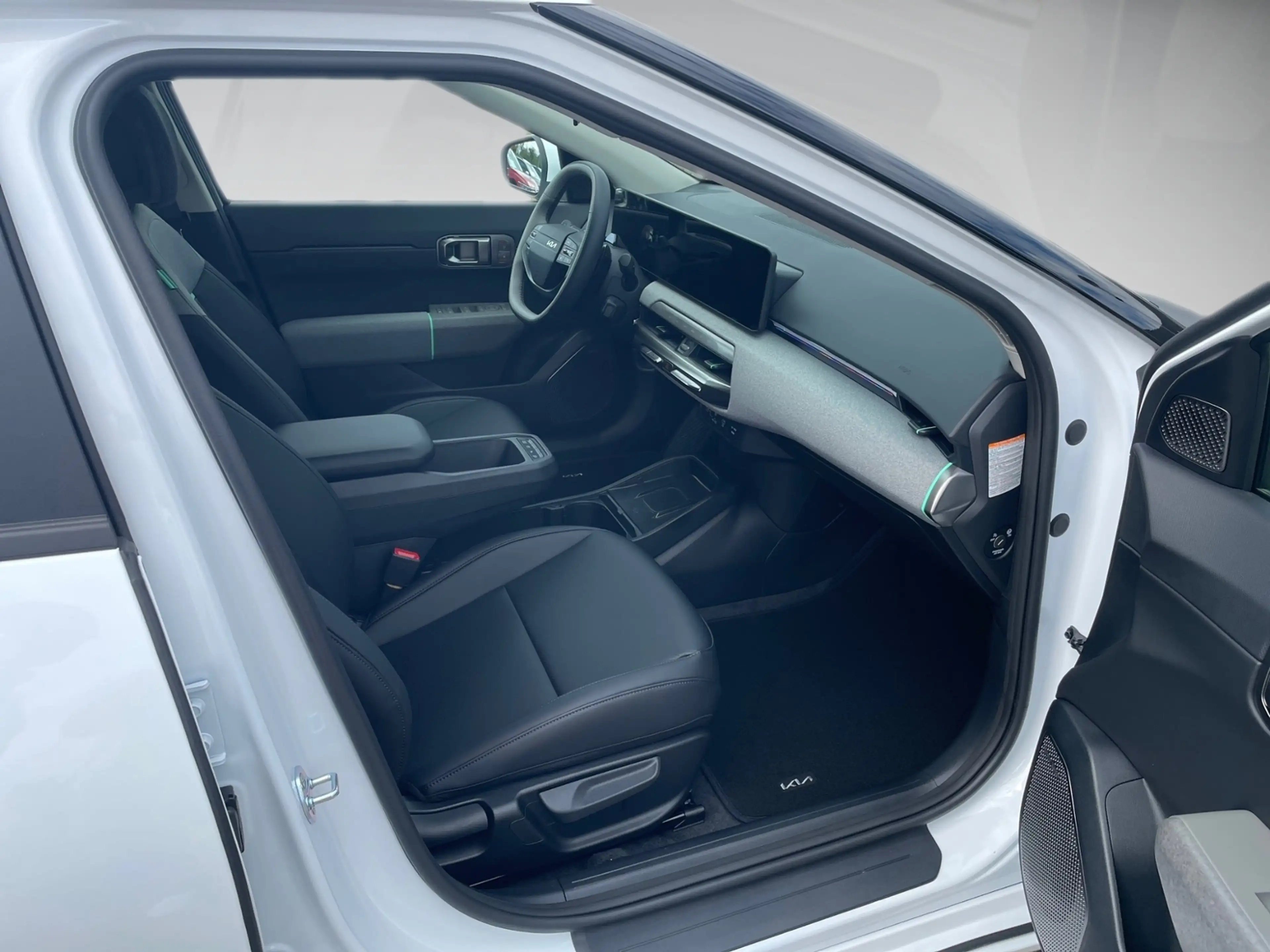 Kia EV4 Earth 81,4 Pano Harman Kard. 360 — photo 9
