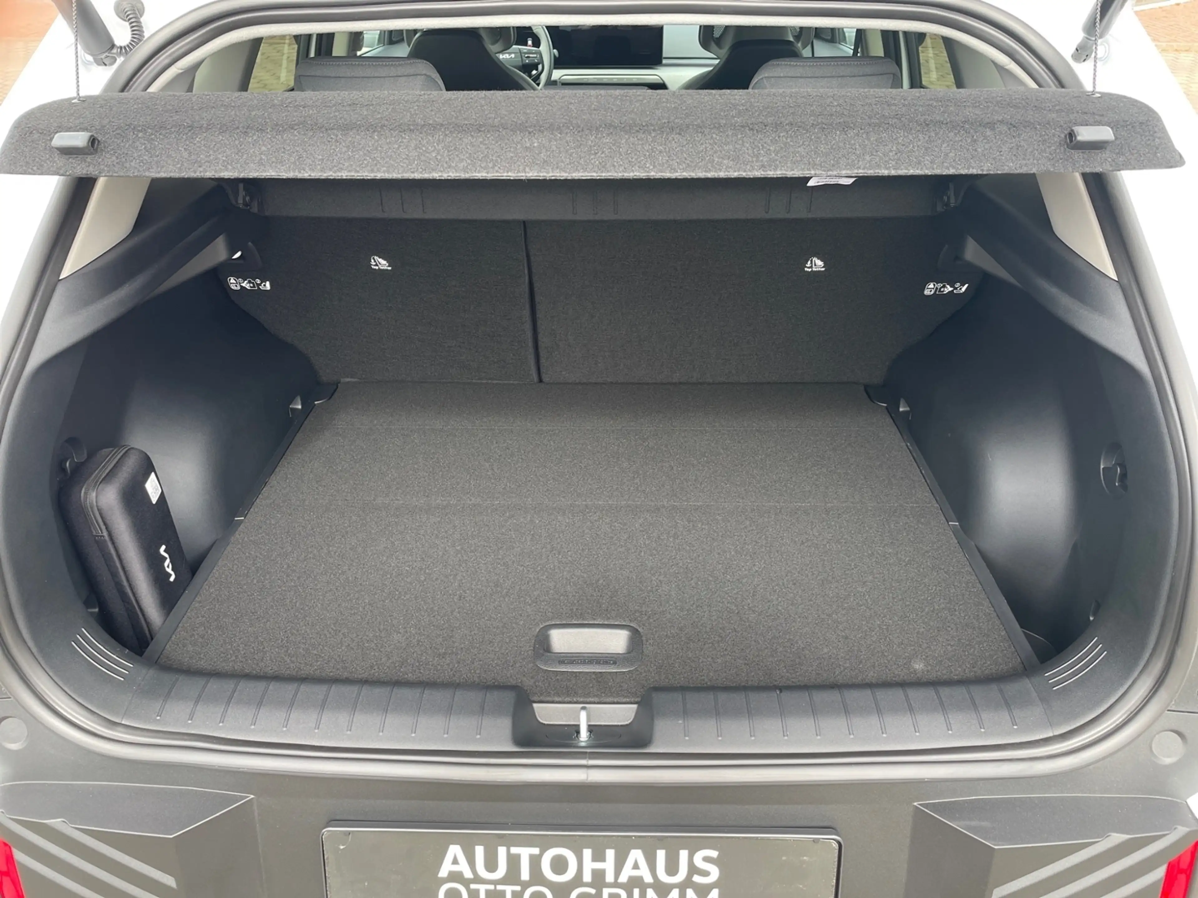 Kia EV4 Earth 81,4 Pano Harman Kard. 360 — photo 8
