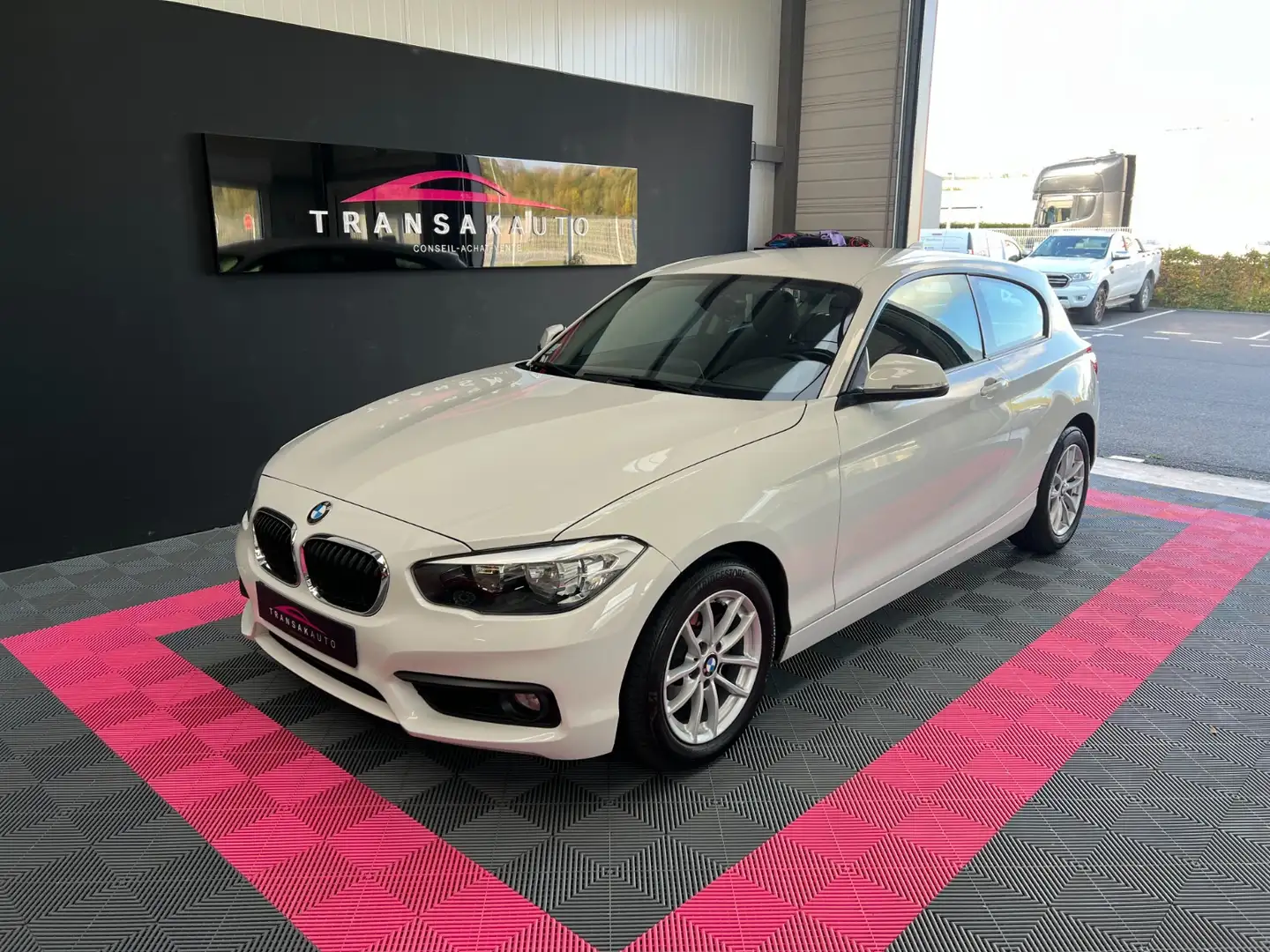 BMW Lounge Blanc - 1
