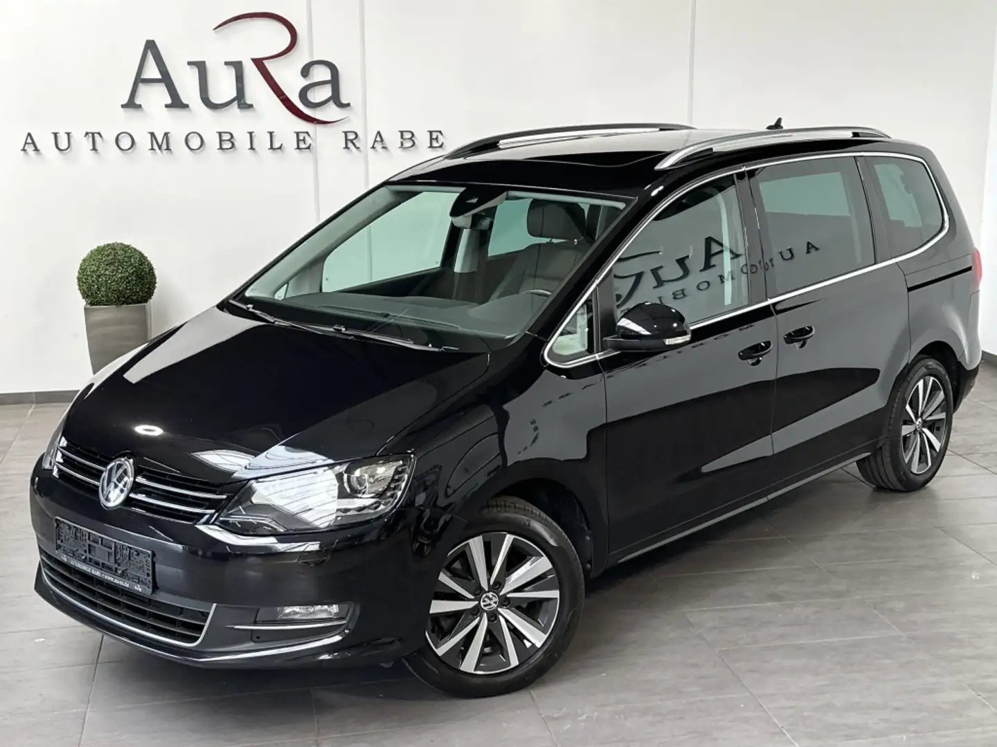 Volkswagen Sharan 1.4 TSI DSG 7-Sitzer HL NAV+XEN+AHK+PANO Černá - 2