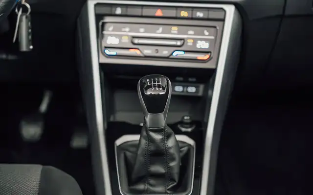 Volkswagen T-Roc view 30