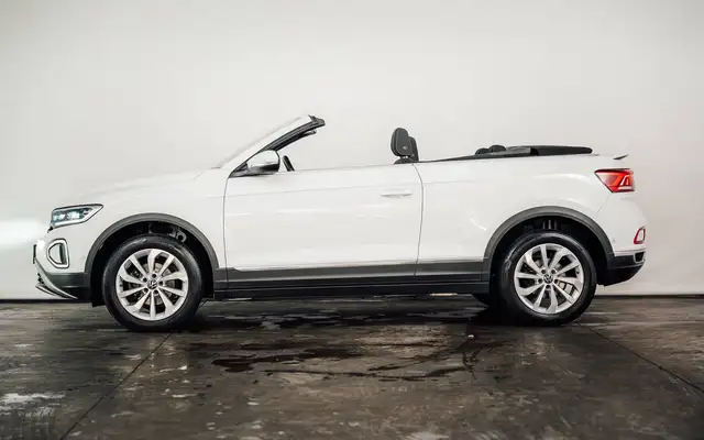 Volkswagen T-Roc view 4