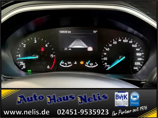 Ford Focus view 12
