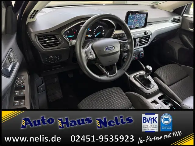 Ford Focus view 9