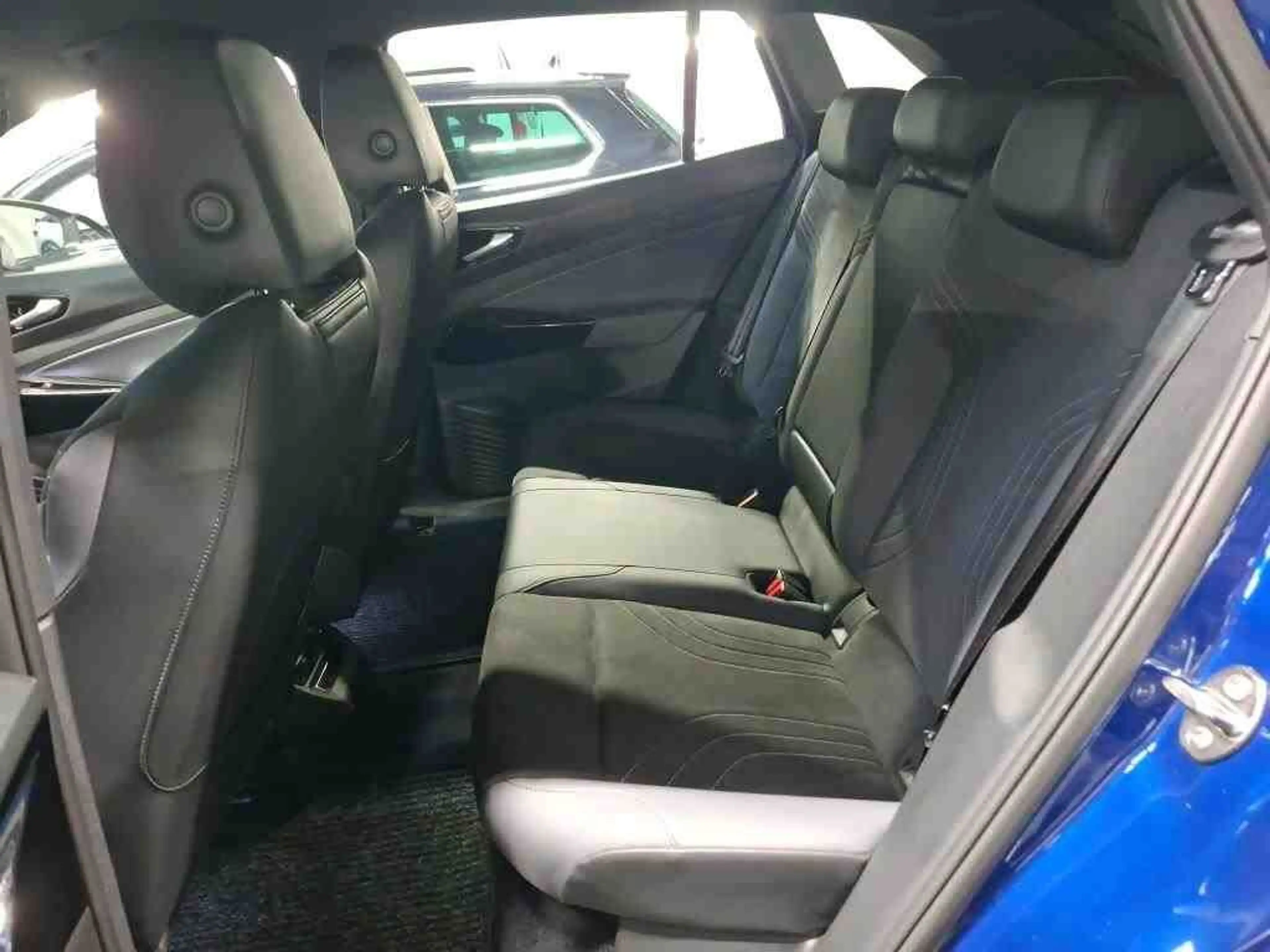 Volkswagen ID.4 STYLE 82KWh AHK+W-PUMPE+ALCANTARA+NAVI+19 ALU! — photo 5