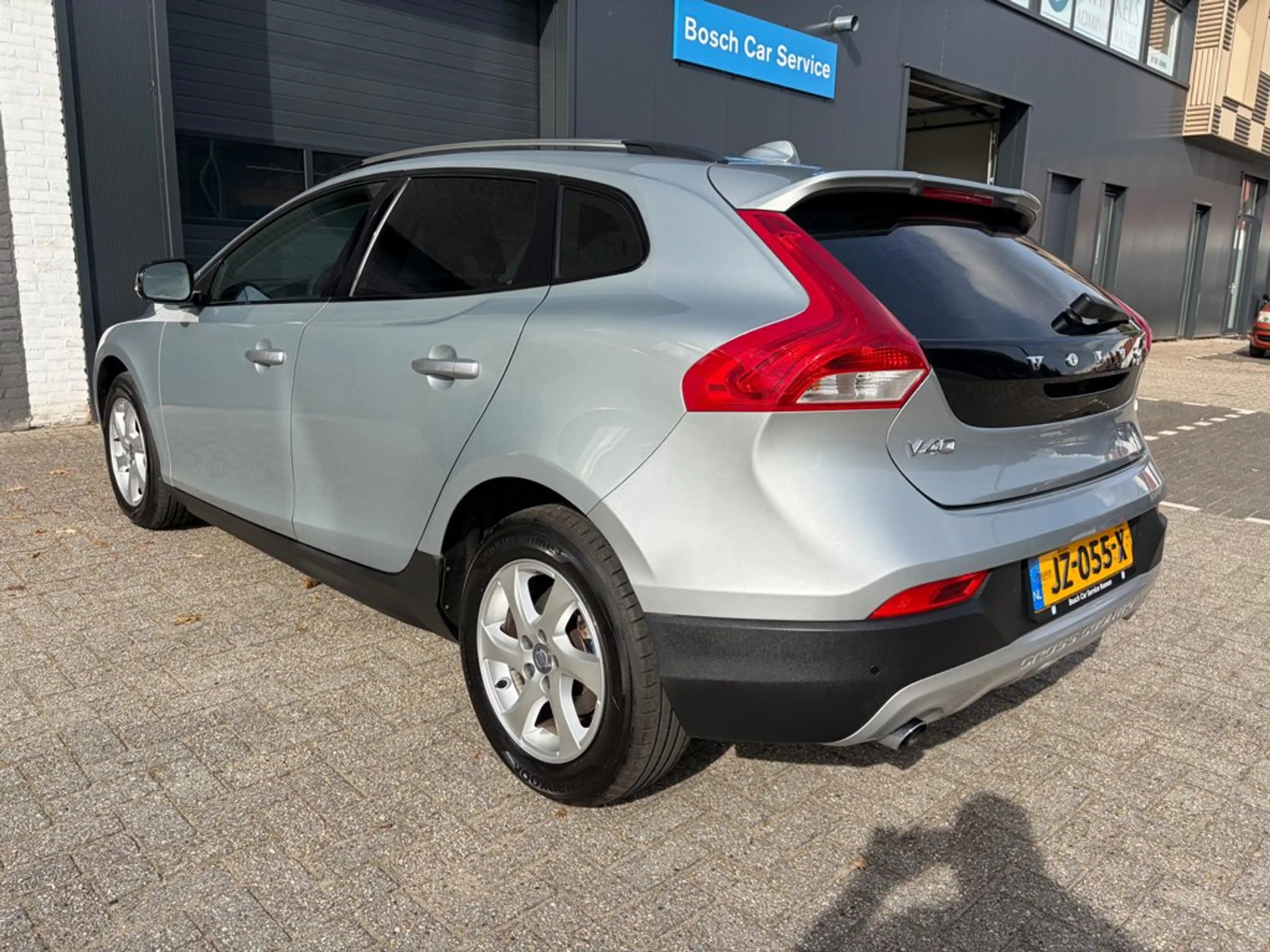 Volvo V40 Cross Country 1.5 T3 Momentum, Pano, Navi, PDC, Cruise, — photo 2