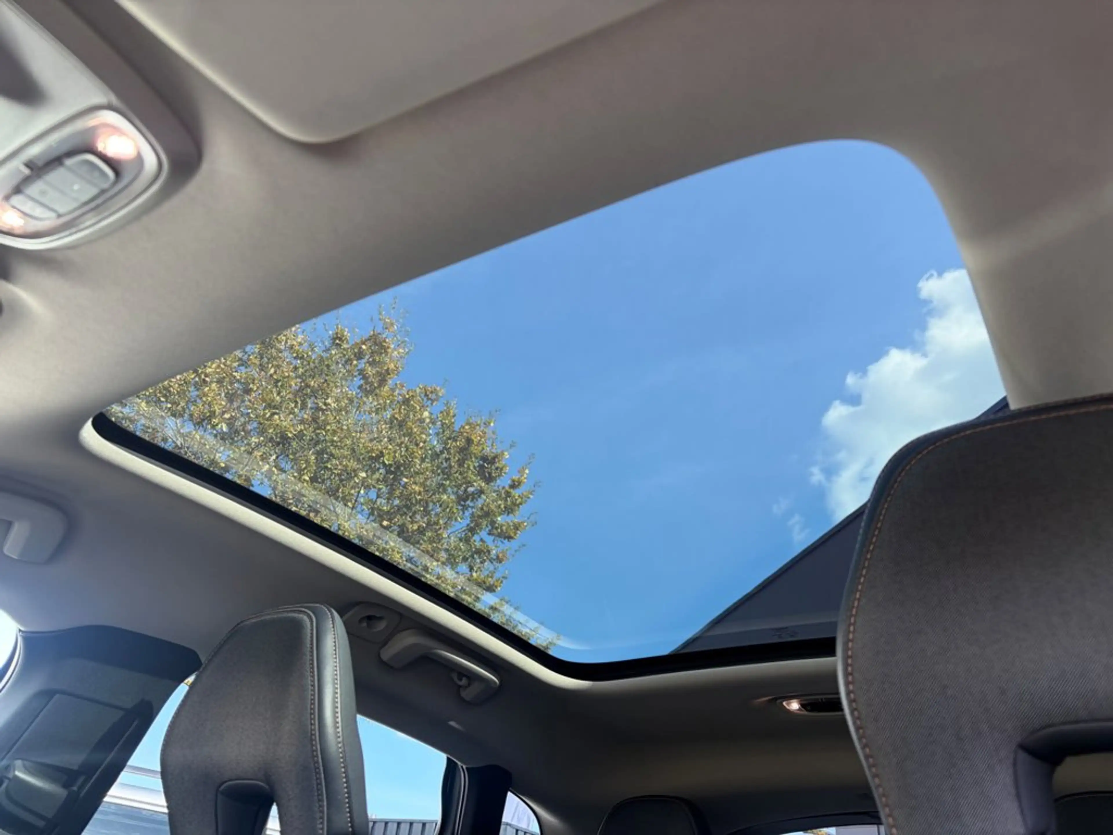 Volvo V40 Cross Country 1.5 T3 Momentum, Pano, Navi, PDC, Cruise, — photo 7