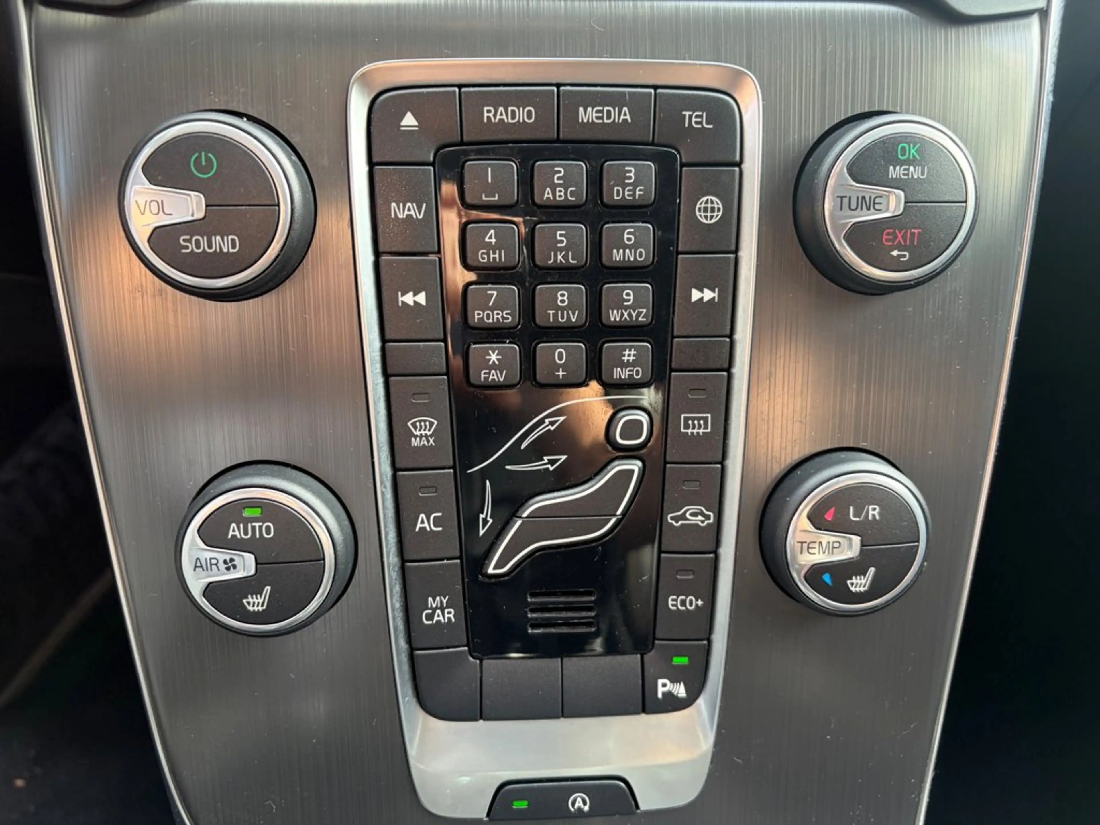 Volvo V40 Cross Country 1.5 T3 Momentum, Pano, Navi, PDC, Cruise, — photo 12