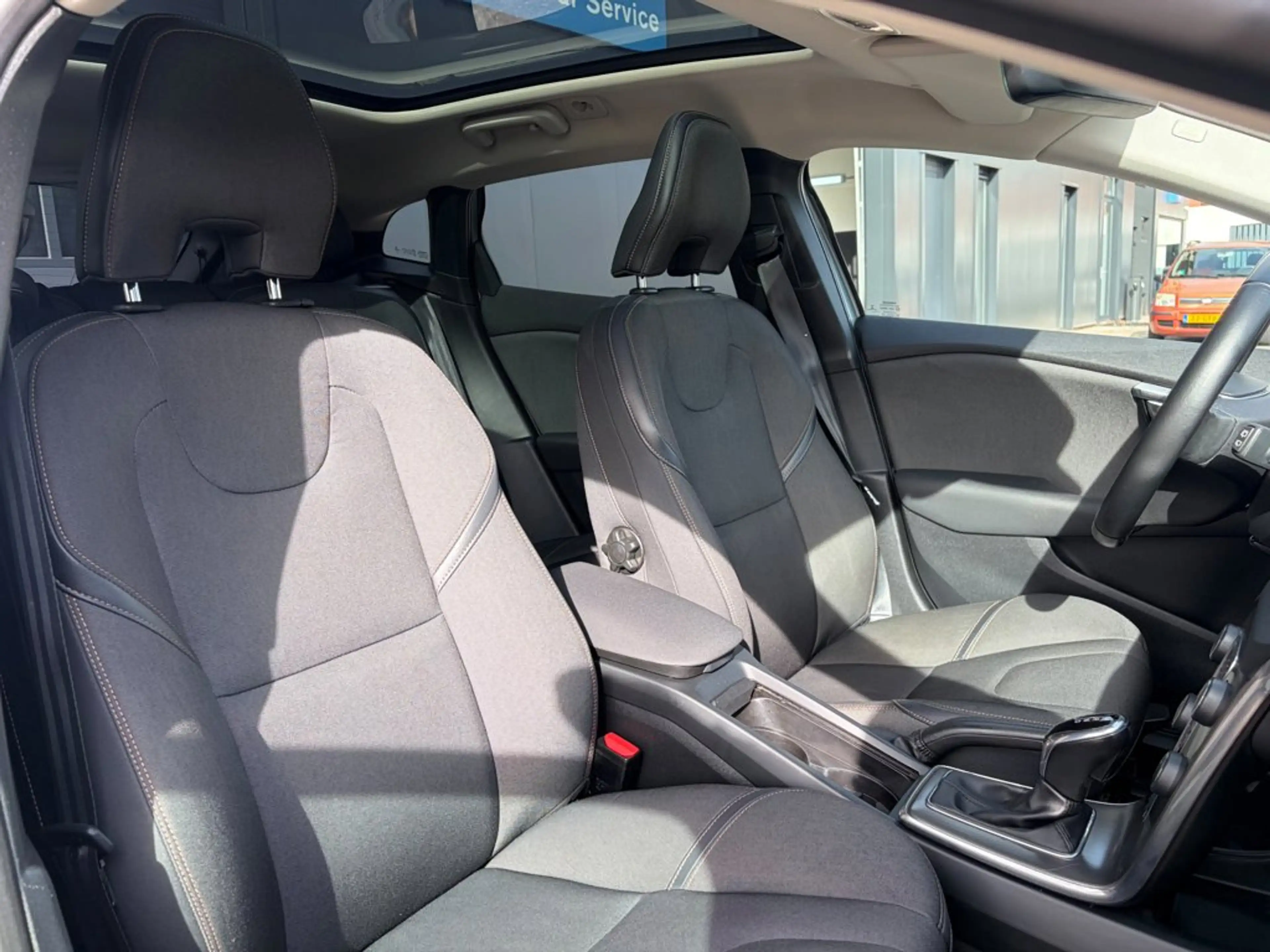 Volvo V40 Cross Country 1.5 T3 Momentum, Pano, Navi, PDC, Cruise, — photo 6
